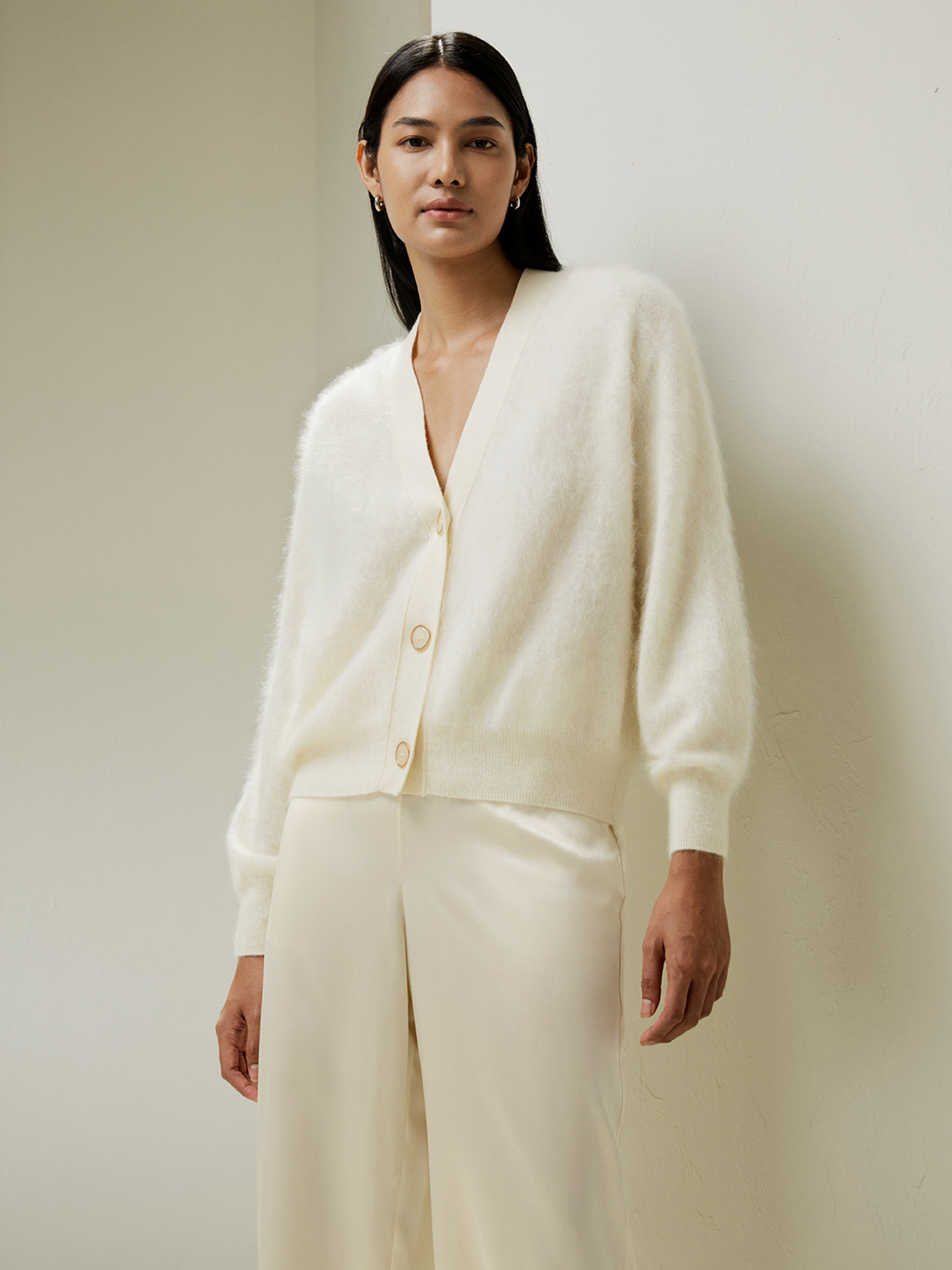 Drop-Shoulder Cashmere Cardigan with Pearl Button | LilySilk