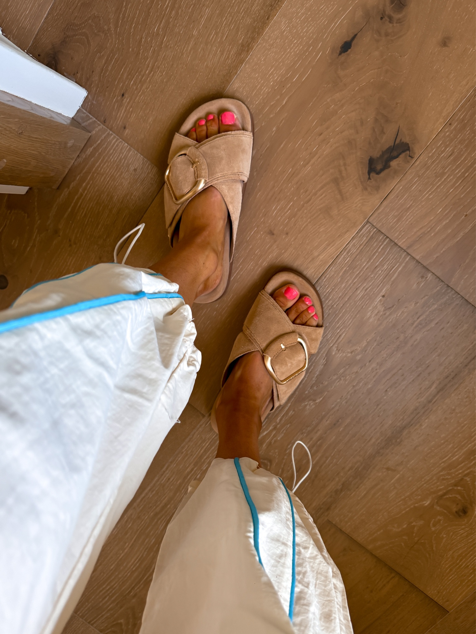 The comfiest sandals!

#LTKgrwm #LTKmomlife #LTKSaleAlert