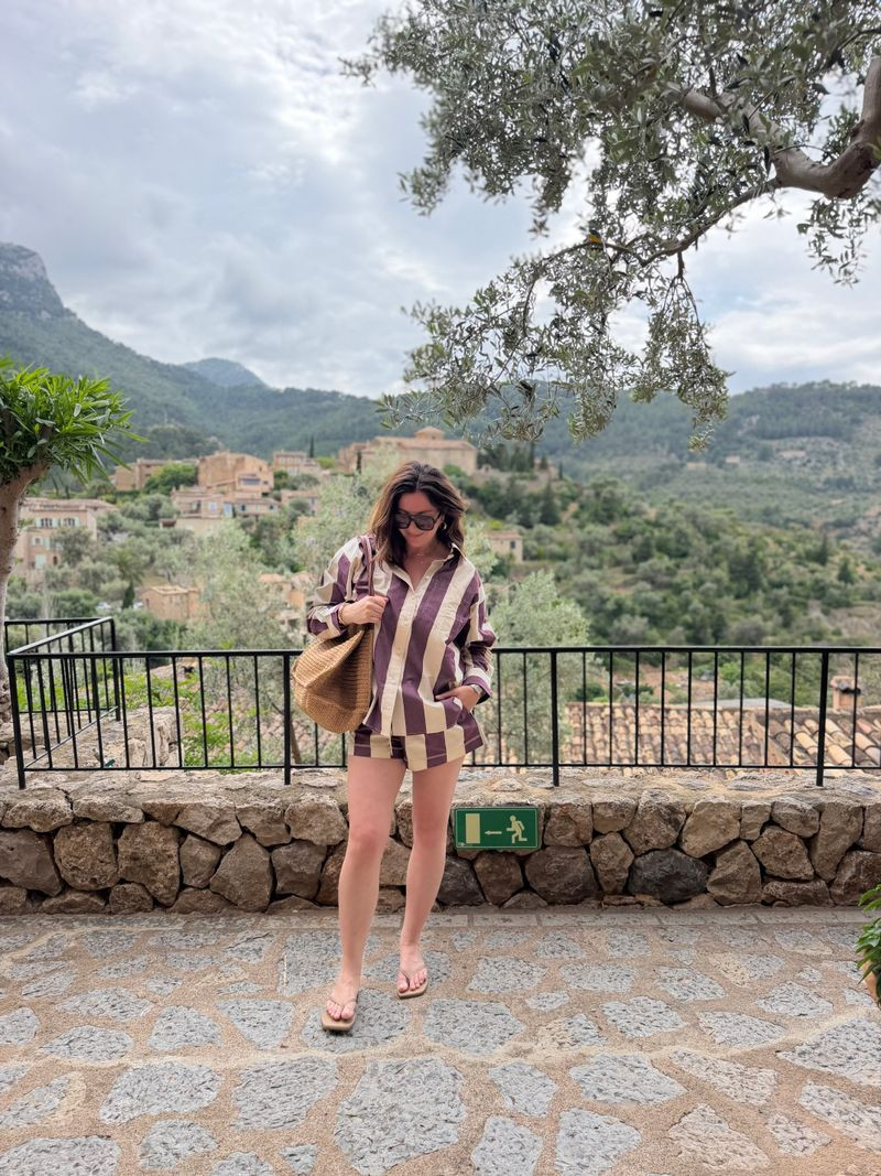 Mallorca Beach look! This set from JCrew is on sale right now too! 

jcrew l matching set l beach l travel