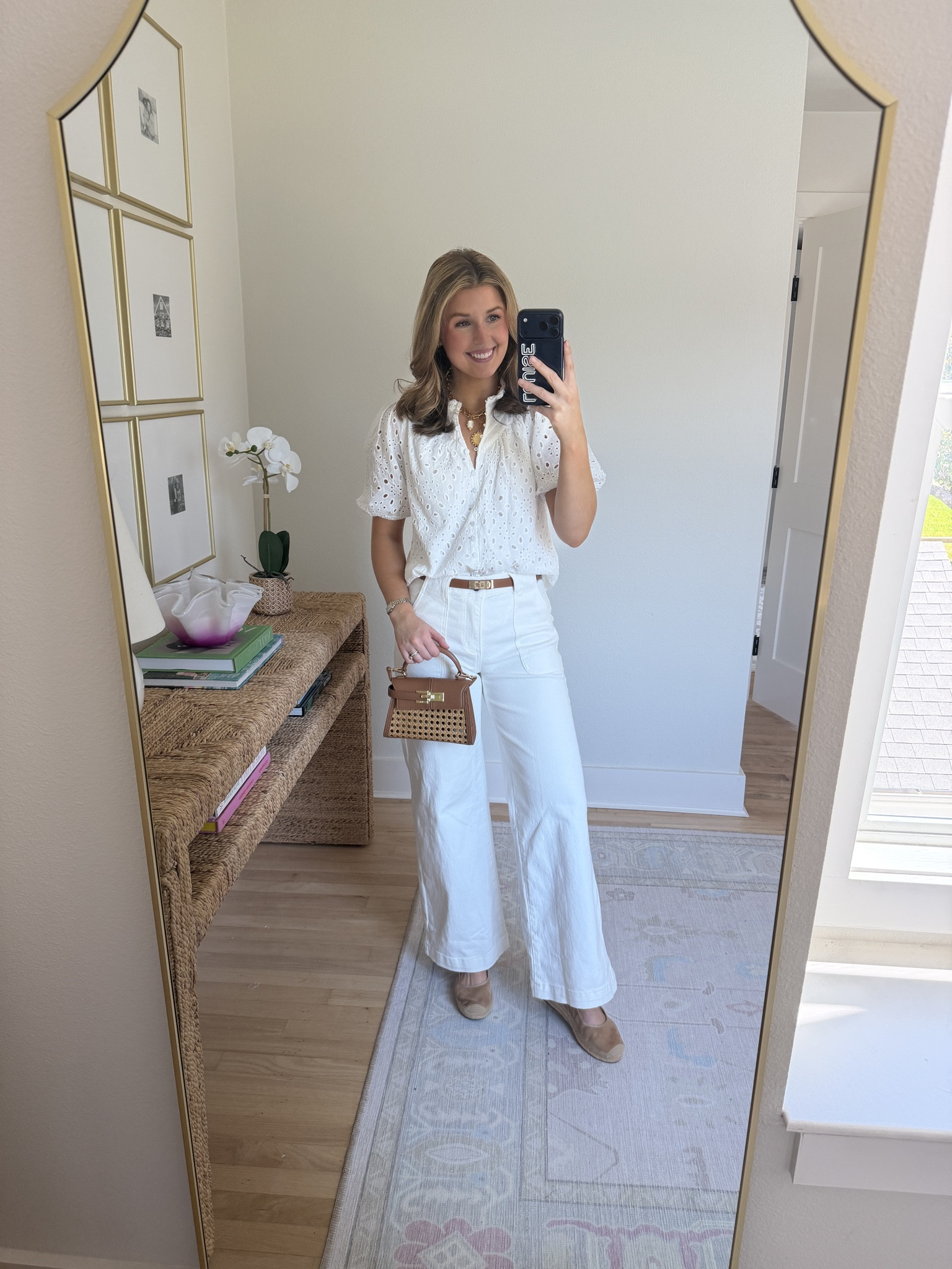 Cute top and jeans outfit idea! Wearing a S in top and 4 in jeans 