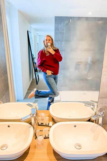 Ootd - Saturday. Show uniform as I am working this weekend. Burgundy sweatshirt paired with bootcut blue jeans and Skechers sneakers. 



#LTKstyletip #LTKover40 #LTKeurope