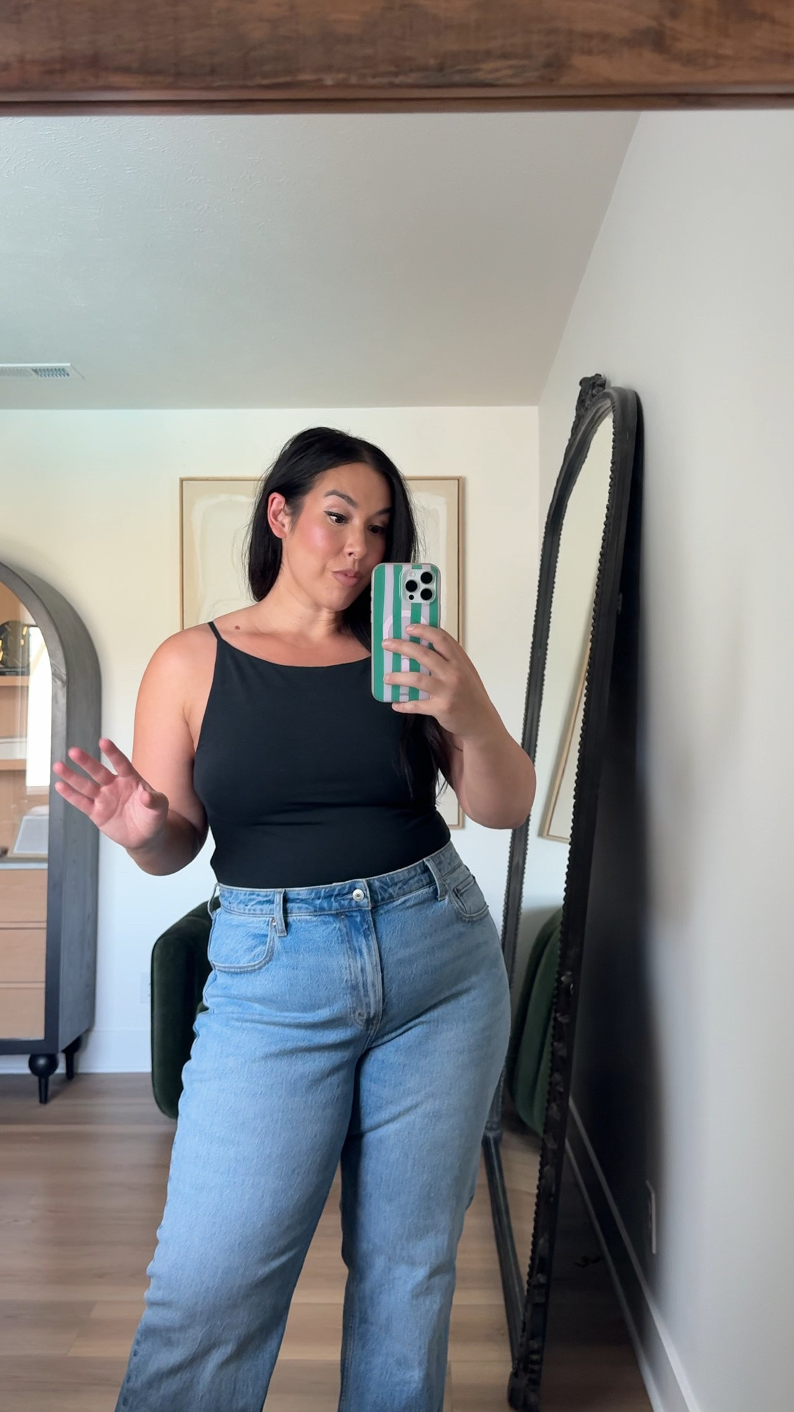 Midsize casual outfit size 33 tts jeans 
Size large top

#LTKootd #LTKMidsize