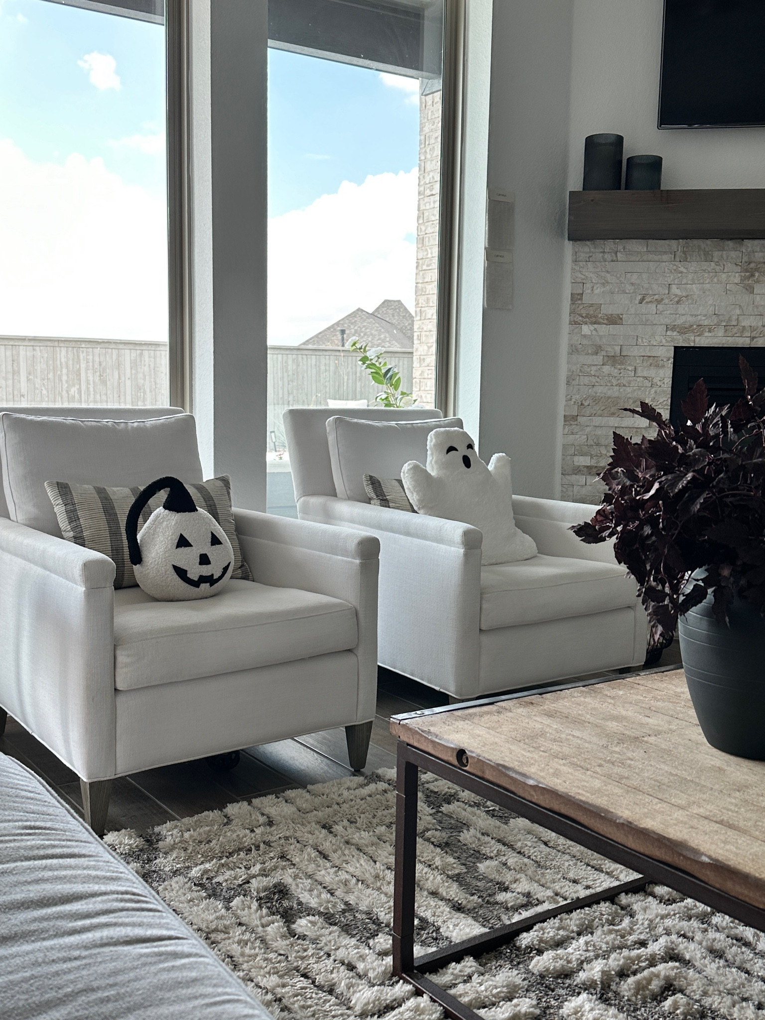 These cute ghost and jack-o’-lantern pillows are a fraction of the price seen in home stores! 
Halloween Decorating 

#LTKFindsUnder50 #LTKSeasonal #LTKHome