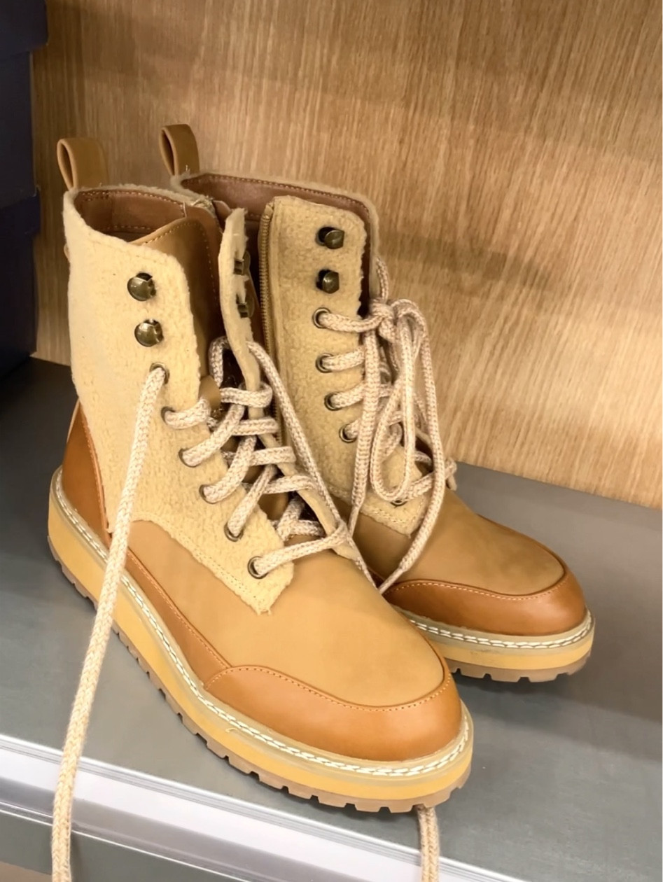 #Womensboots #CourtneyHikingBoots #UniversalThread #target #affordableboots #classic #hiking #boots #furtrimboots #shearlingtrimboots #trishvan99

#LTKSale #LTKshoecrush #LTKFind