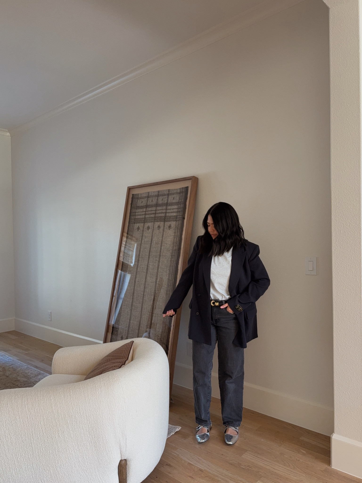 My whole outfit is on sale! 

Blazer: 6
Jeans: 6 petite 
T shirt: M

Old navy, Aritzia , Abercrombie, work outfit, casual outfit, chic fashion look 