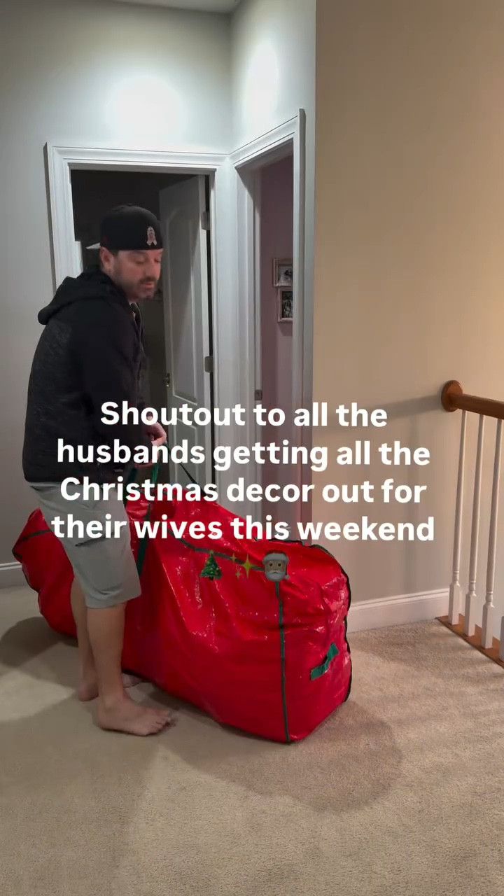 I couldn’t do what I do without this mans help and support 🥰🥰🥰 I appreciate you, babe! 😚

Now let’s decorate for Christmas!! 🎄