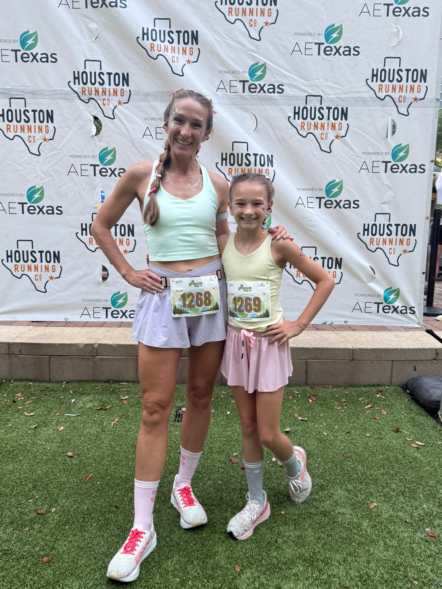 Pastel mommy and me workout gear and glitter! Perfect for a spring race!

#LTKfitnessgoals #LTKmomlife #LTKActive