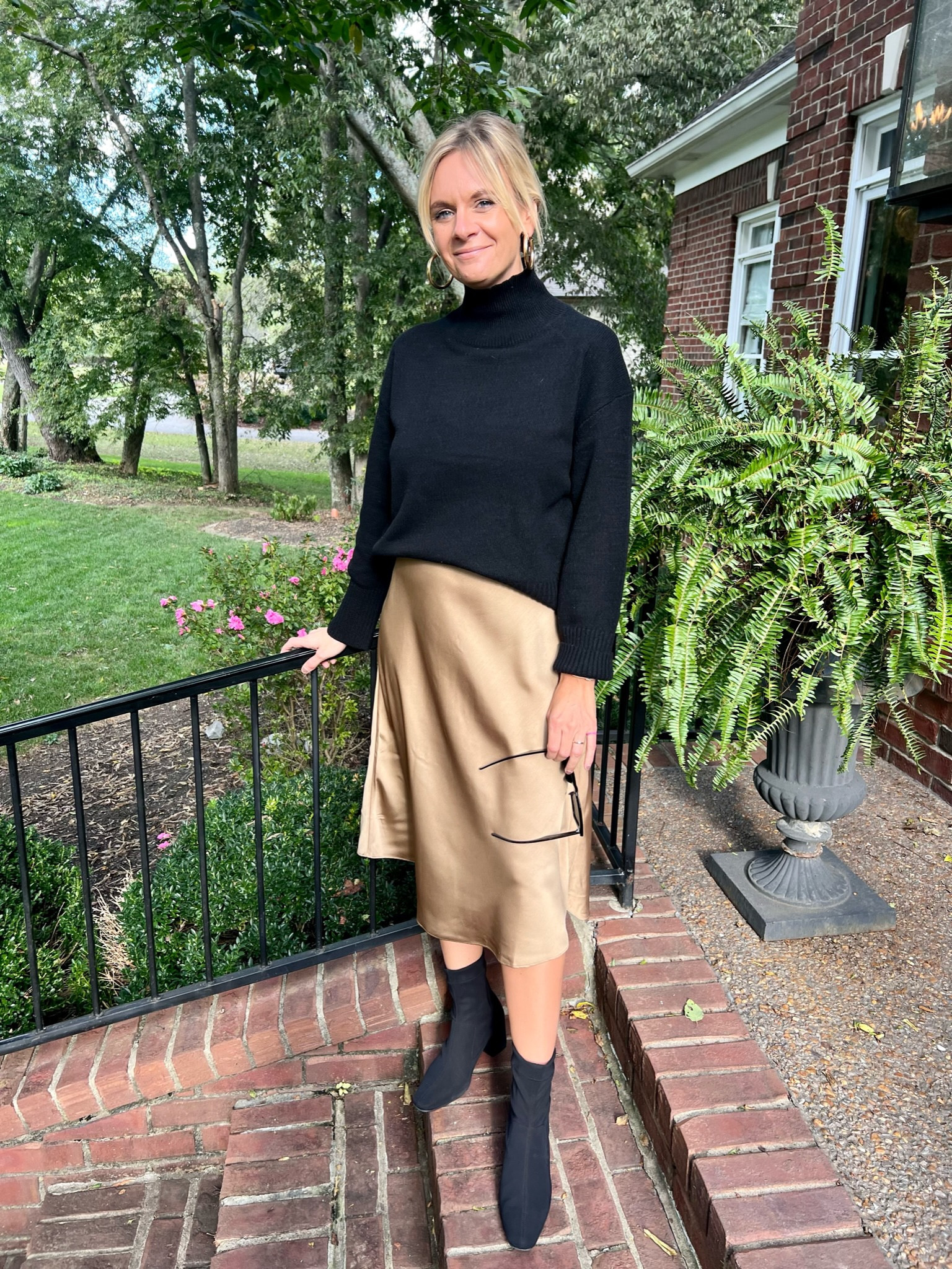 Love love love how the camel slip skirt pops against the black in this gorgeous look!!

#LTKfindsunder100 #LTKfindsunder50 #LTKSeasonal