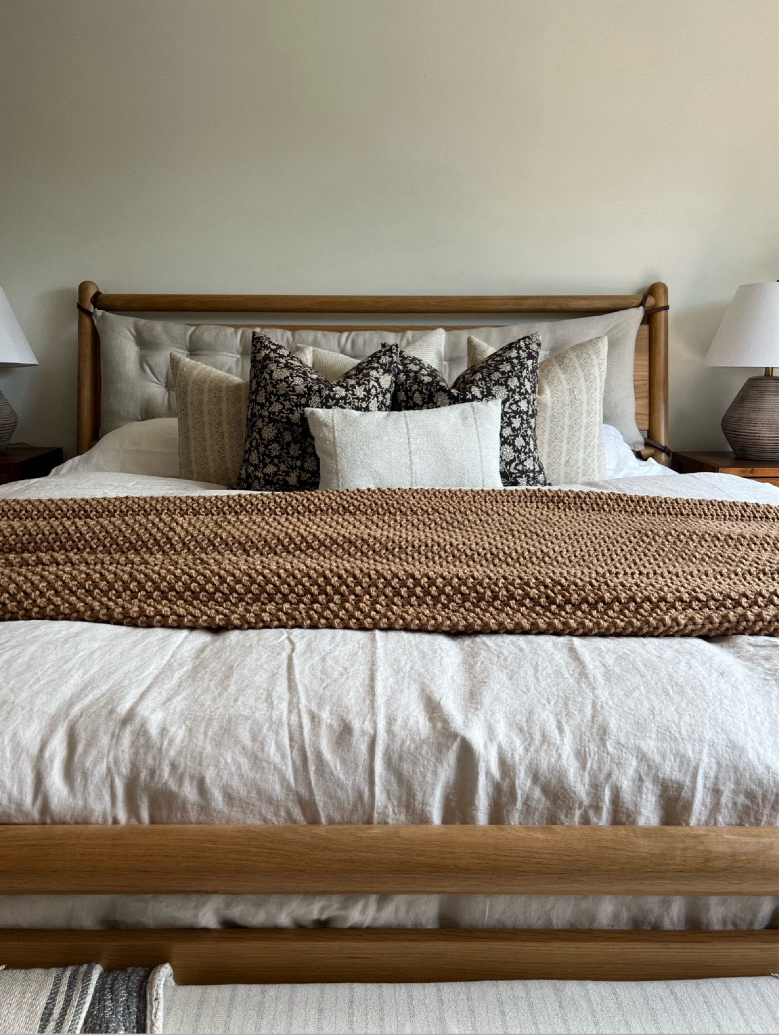 Neutral bedding decor, bedroom decor, bedroom styling 

#LTKHome