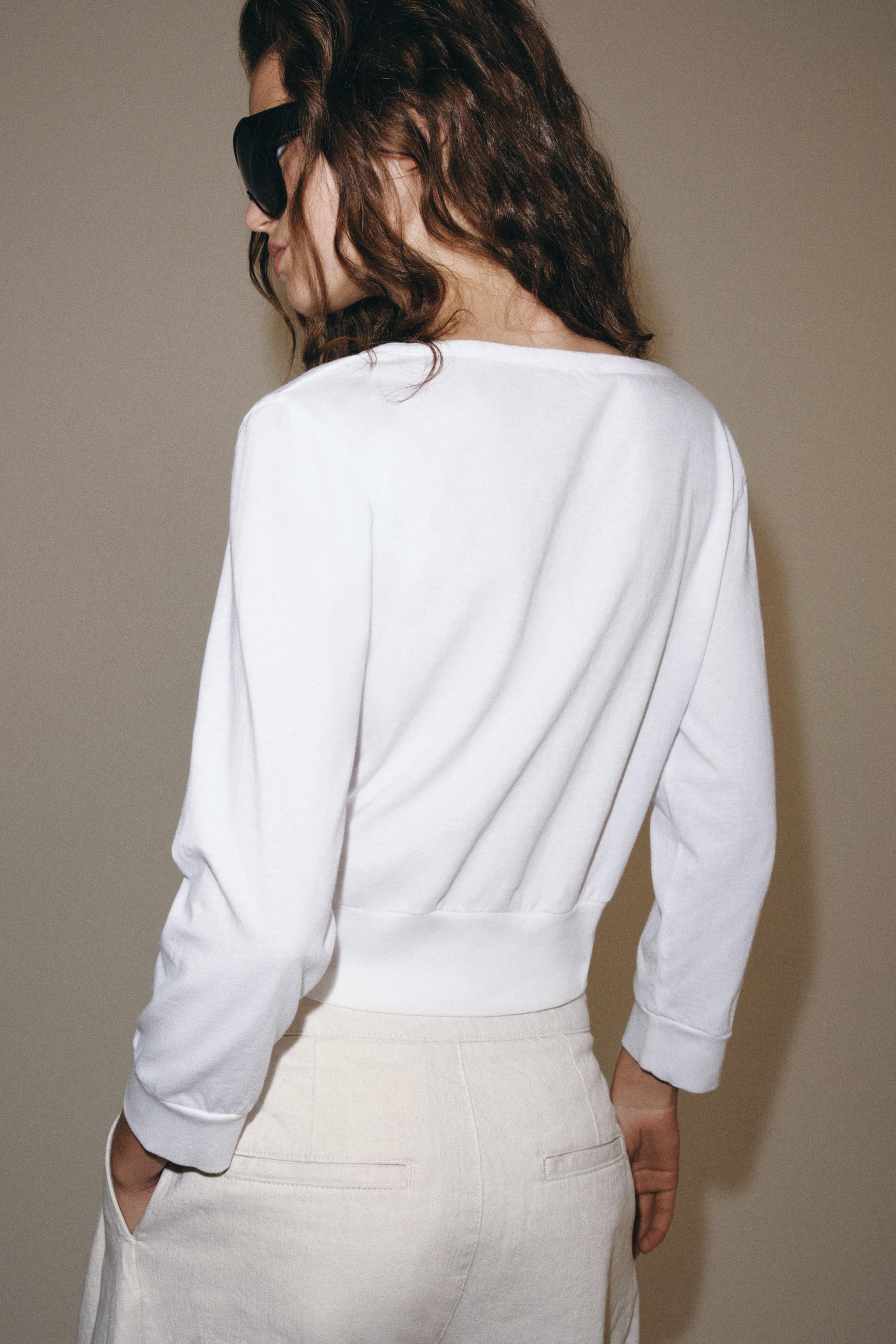 V-NECK BUTTON-UP TOP | Zara US
