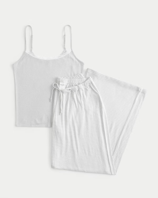 Model:
                  5'9" 
                  in size 
                  S | Hollister (US)