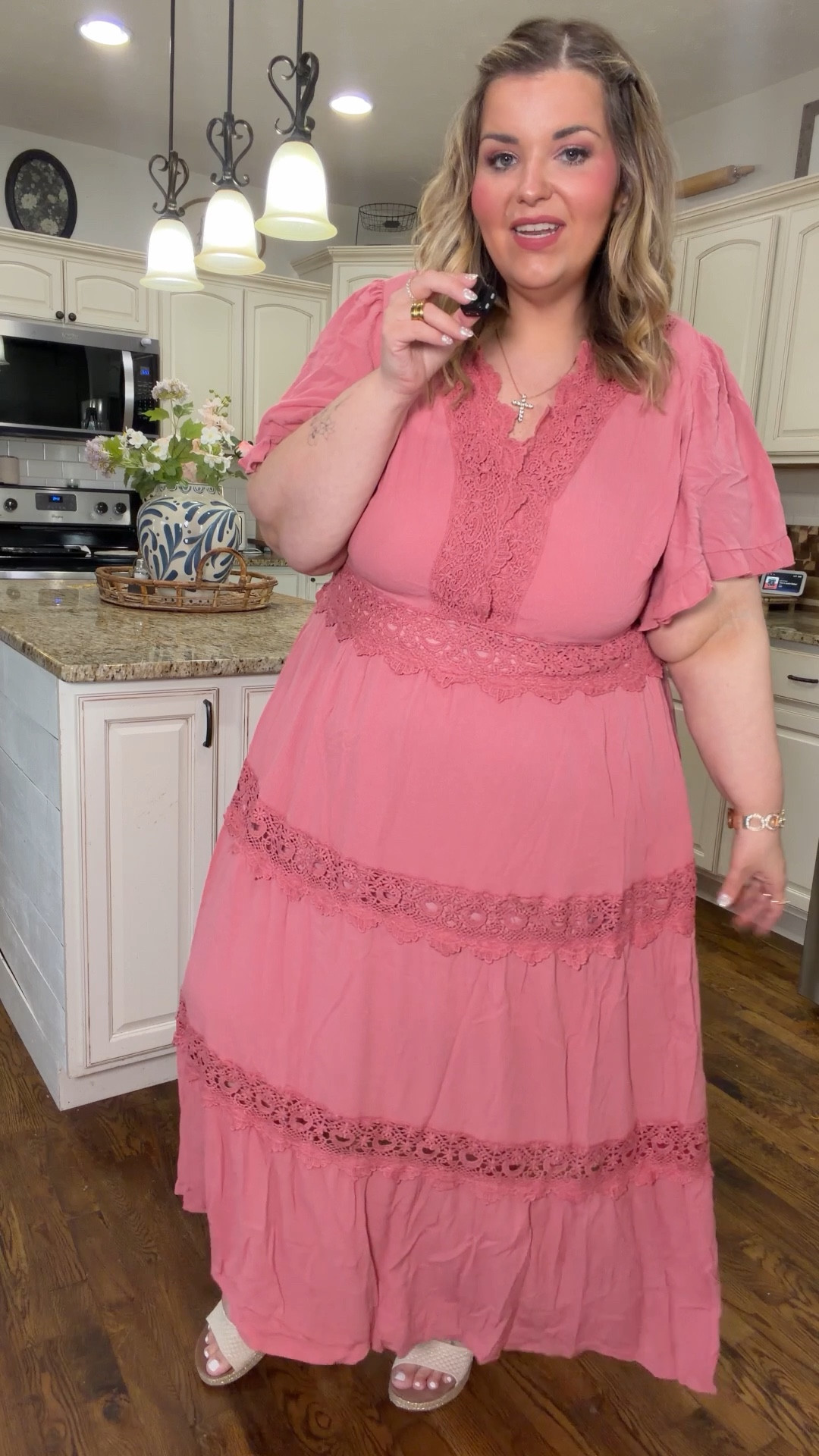 What a pretty plus size maxi dress 

#LTKPlusSize