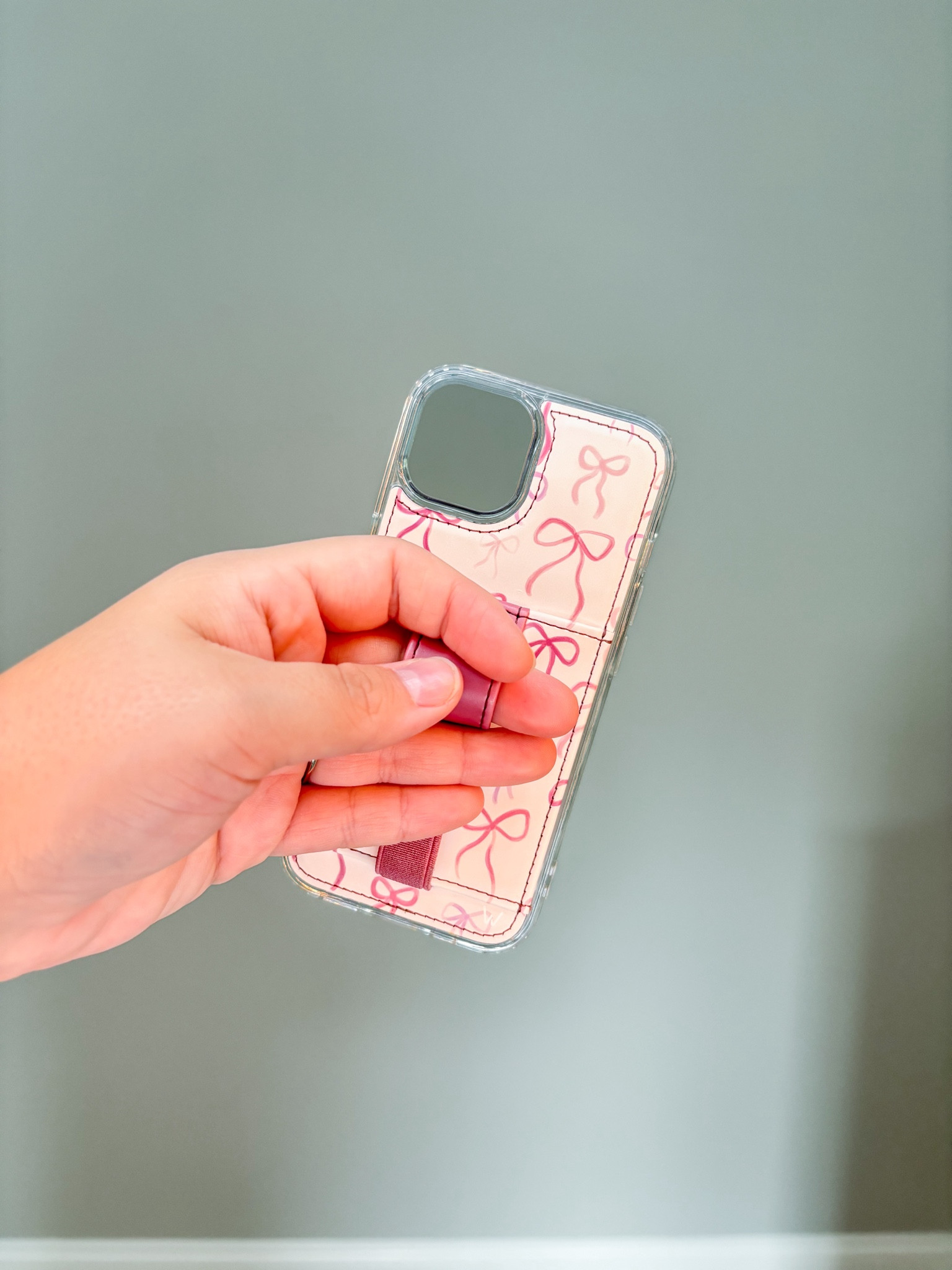 The best phone case for easy holding + I adore the cute patterns. 

