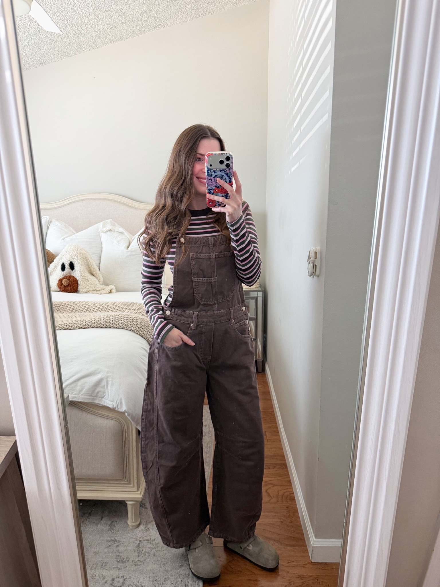 Casual fall outfit 🤎🍂
Striped long sleeve: S
Brown barrel overalls: XS
