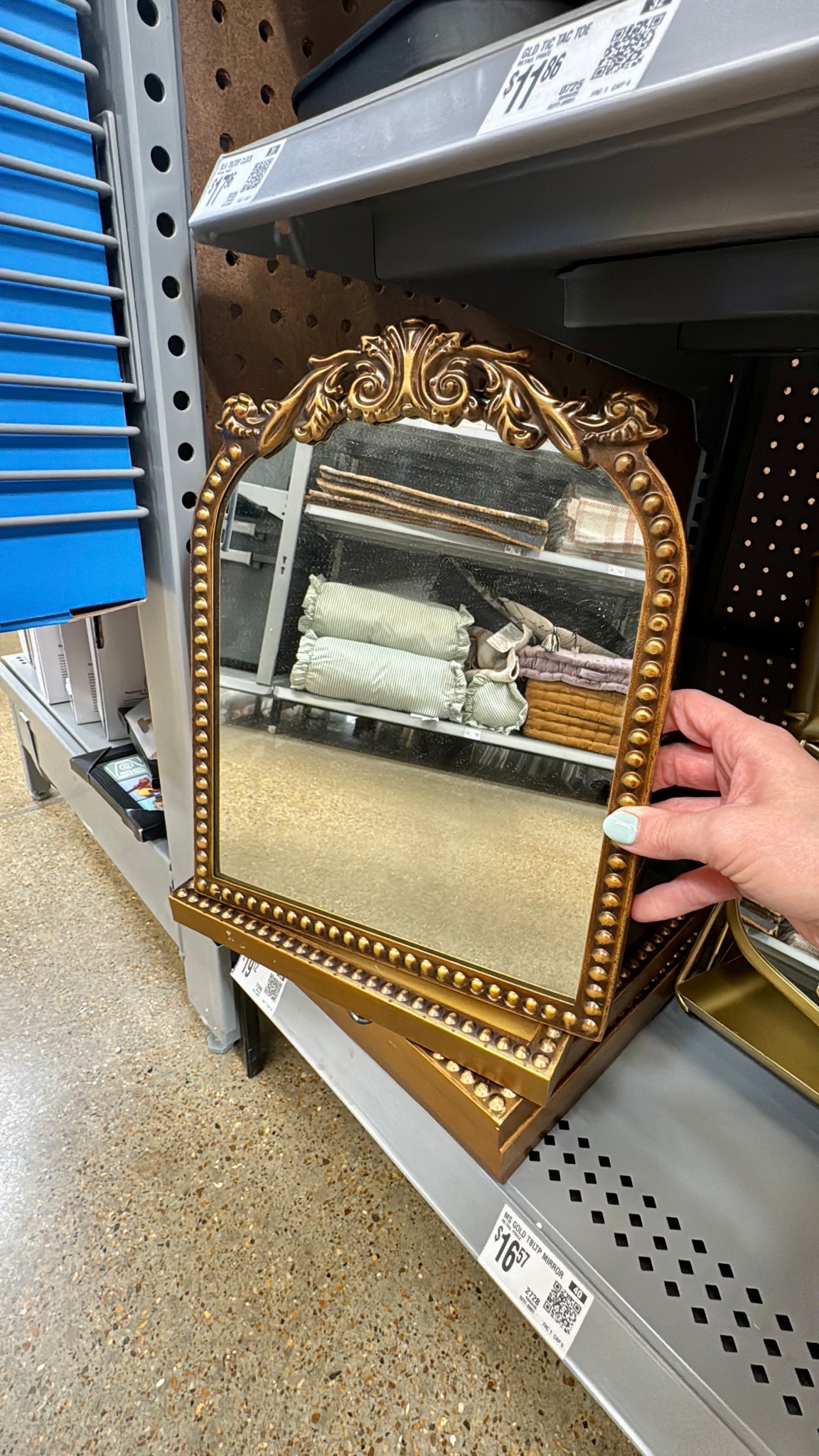 The prettiest little gold mirror! 


Walmart home finds 
Walmart new arrivals
Walmart finds
Home decor


#LTKBeauty #LTKSeasonal #LTKHome