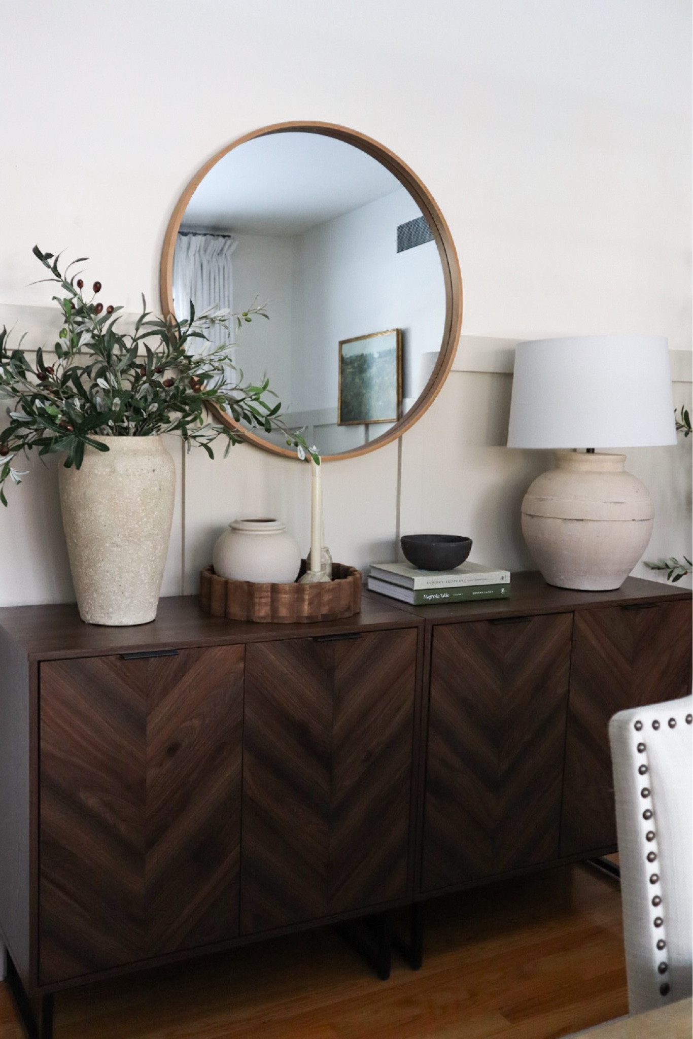 Dining room sideboard decor 



#LTKhome #LTKfindsunder50 #LTKfindsunder100