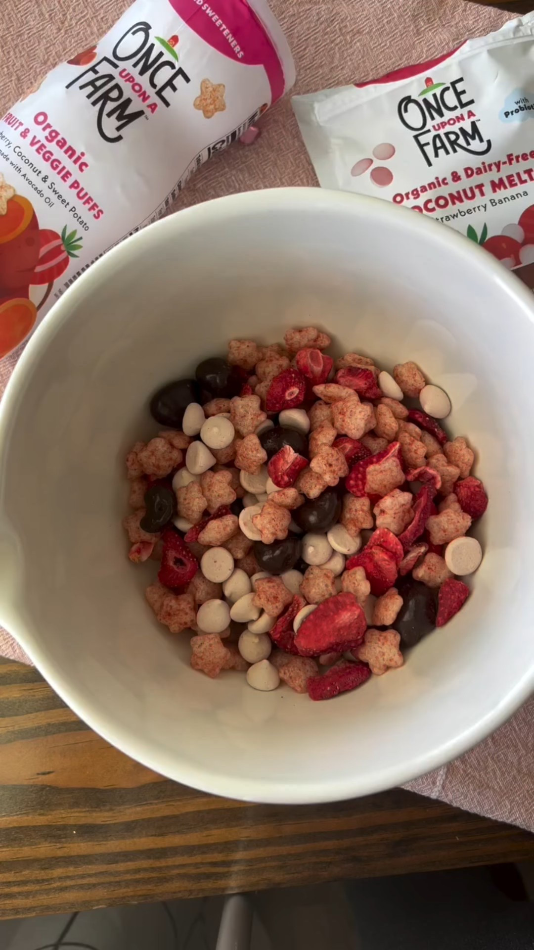 Let’s make my kids favorite snack mix, with lots of pink for Valentine’s Day! I always start with @onceuponafarm Fruit and Veggie Puffs and Coconut Melts. They have so many flavors in both products thay you could totally swap these out for your kid’s favorites! Since we are going for a ❤️ Day vibe, I added even more pink with freeze dried strawberries and chocolate covered freeze dried raspberries. 

This is such an easy and tasty snack for kids of all ages! Packed with good nutrients and fun flavors, I promise they will be asking for this over and over again!

 #ofarmcreator