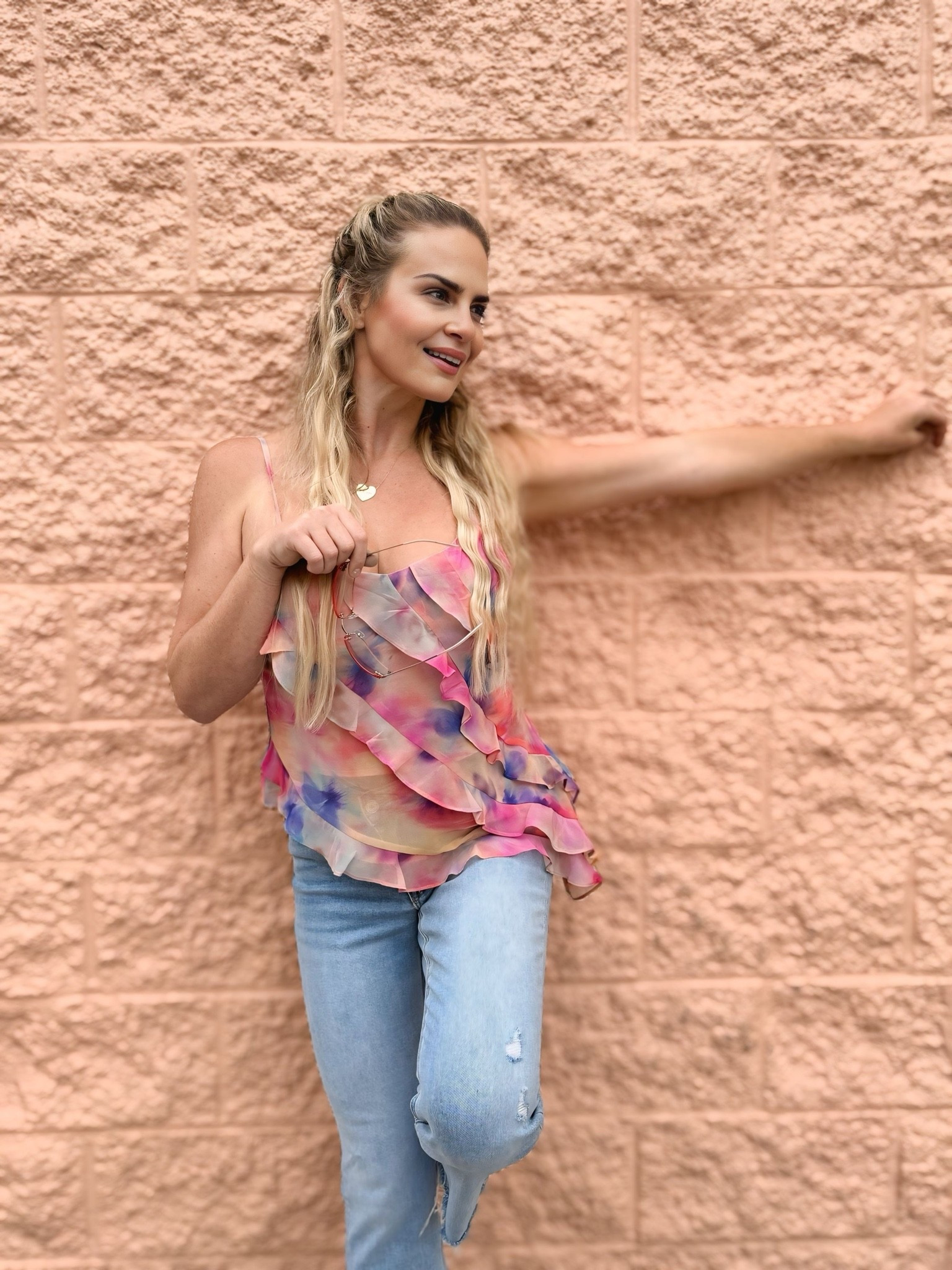 🦋💙Top is on MAJOR SALE🦋💙I own all of the vici jeans listed. Sharing my fav ones with stretch. Size up in top if in between sizes. Wearing my heart jewelry.

Wearing size 27 for reference
Size large in top

5ft 10 and weigh 153 pounds

Use code: Hilary35 for 35% off at VICI


Y2k fashion

#LTKdayinmylife #LTKmomlife