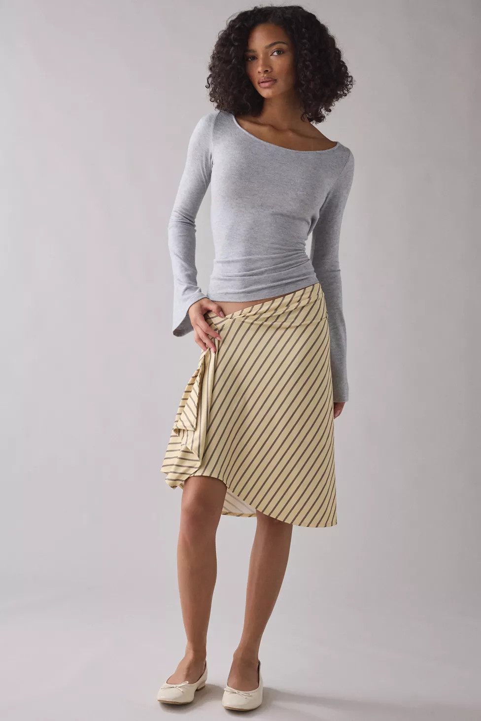 Motel Esmeray Asymmetric Ruffle Low-Rise Knee Length Skirt | Urban Outfitters (US and RoW)