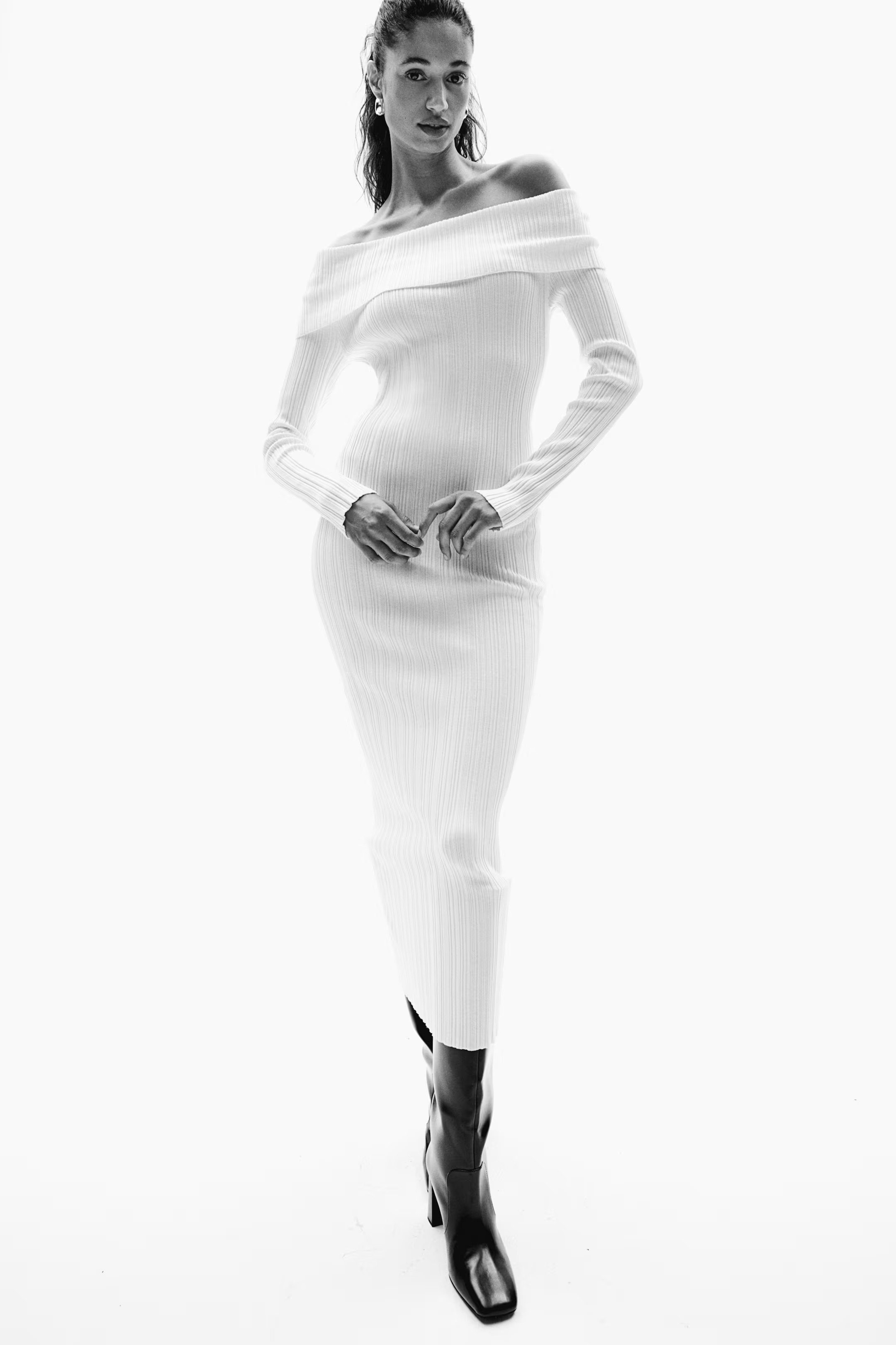 Rib-knit off-the-shoulder dress | H&M (UK, MY, IN, SG, PH, TW, HK)