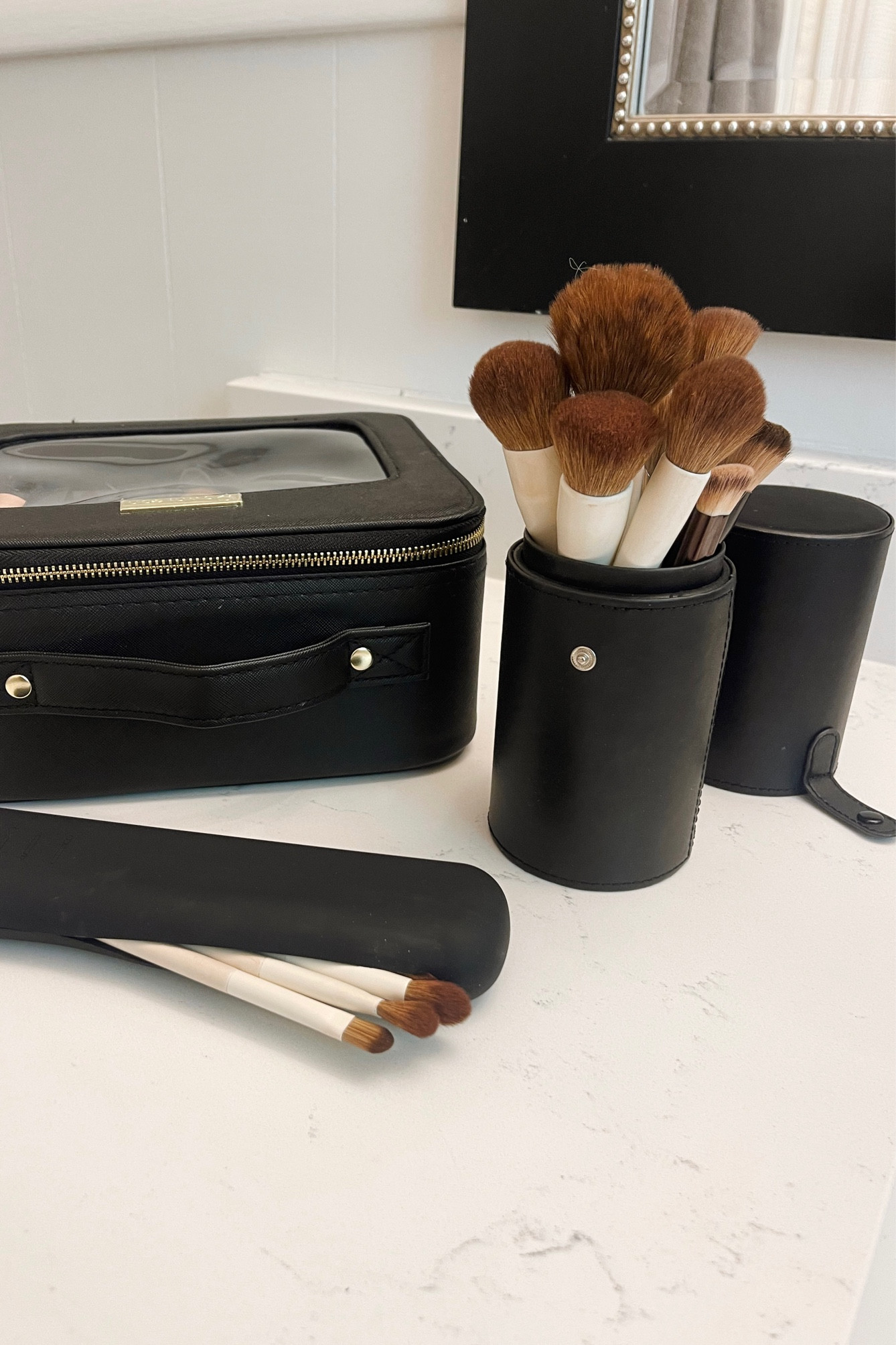 Narwey Makeup Brush Holder Travel Brushes Case Bag Cup Storage Dustproof  for Women (Black)