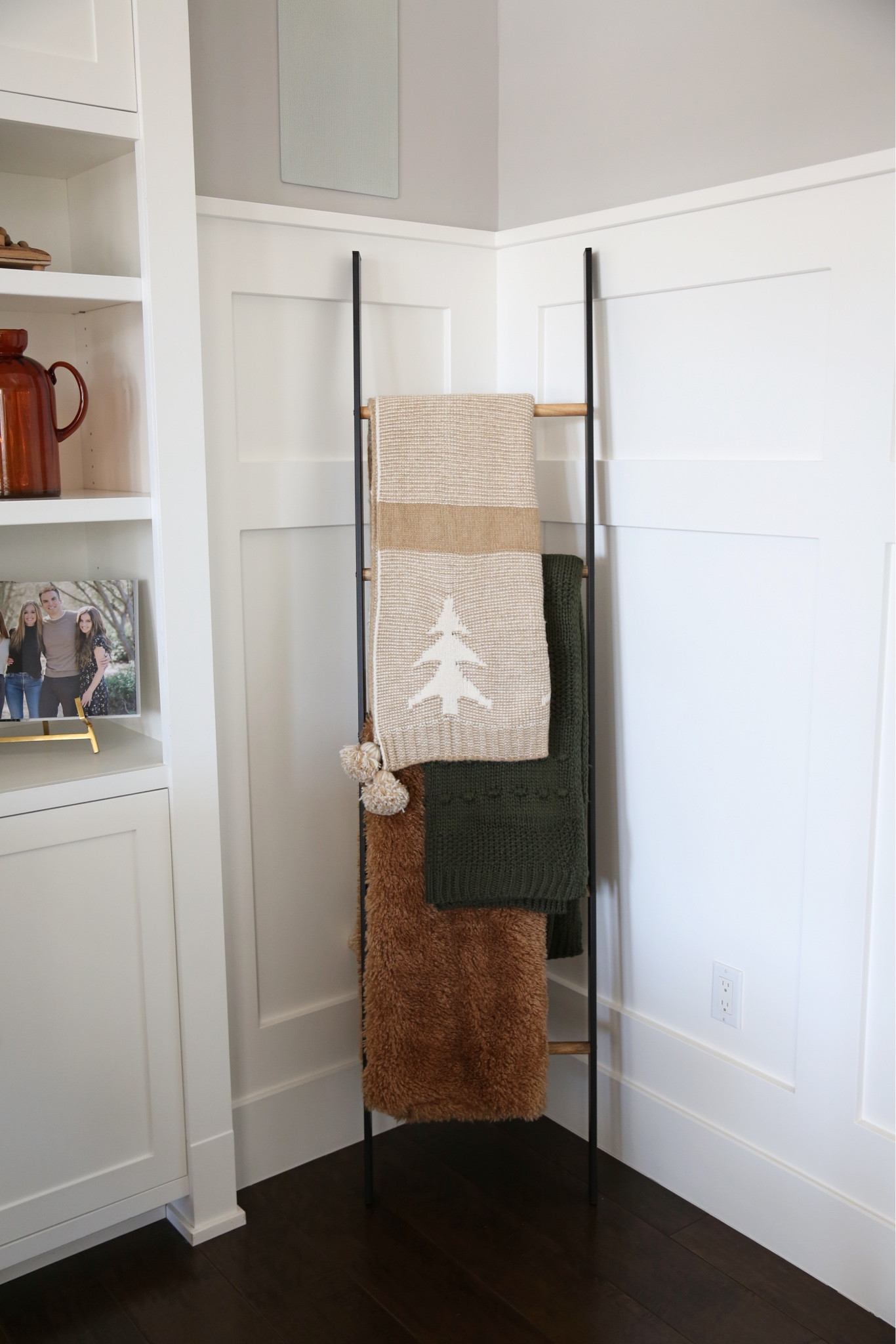 #AD Love this modern blanket holder and cozy throws from @target! Perfect addition going into winter! ❤️✨

#targetpartner #targetstyle @targetstyle 

#LTKSeasonal #LTKHoliday #LTKhome