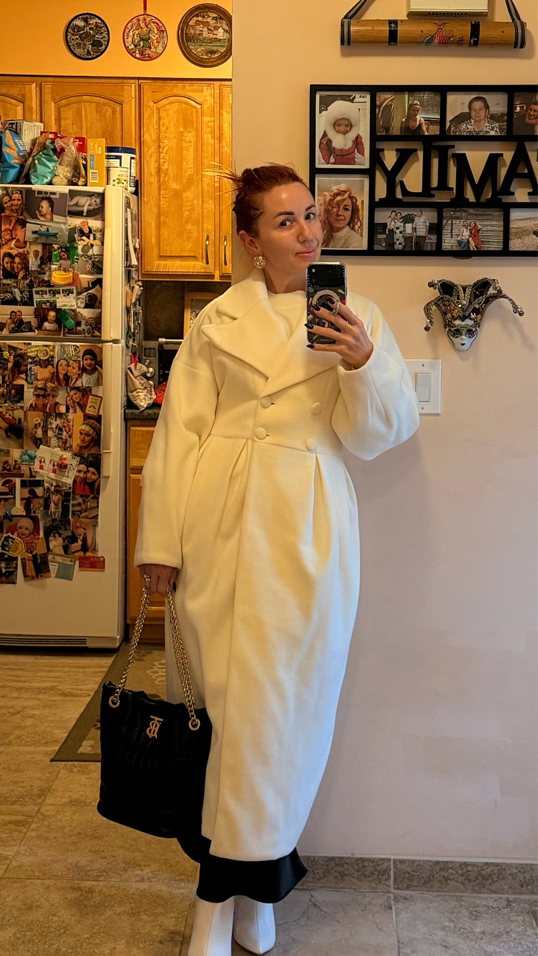 Goddess of contrasts 🤍🖤
A black and white look that plays with balance — soft knits, sharp lines, and timeless elegance.
Minimal, confident, and effortless for everyday wear.

black and white outfit, contrast outfit, monochrome style, winter chic look, minimalist fashion, white coat outfit, black skirt look, everyday elegance, timeless style, fashion over 40

#LTKOver40 #LTKdayinmylife #LTKootd