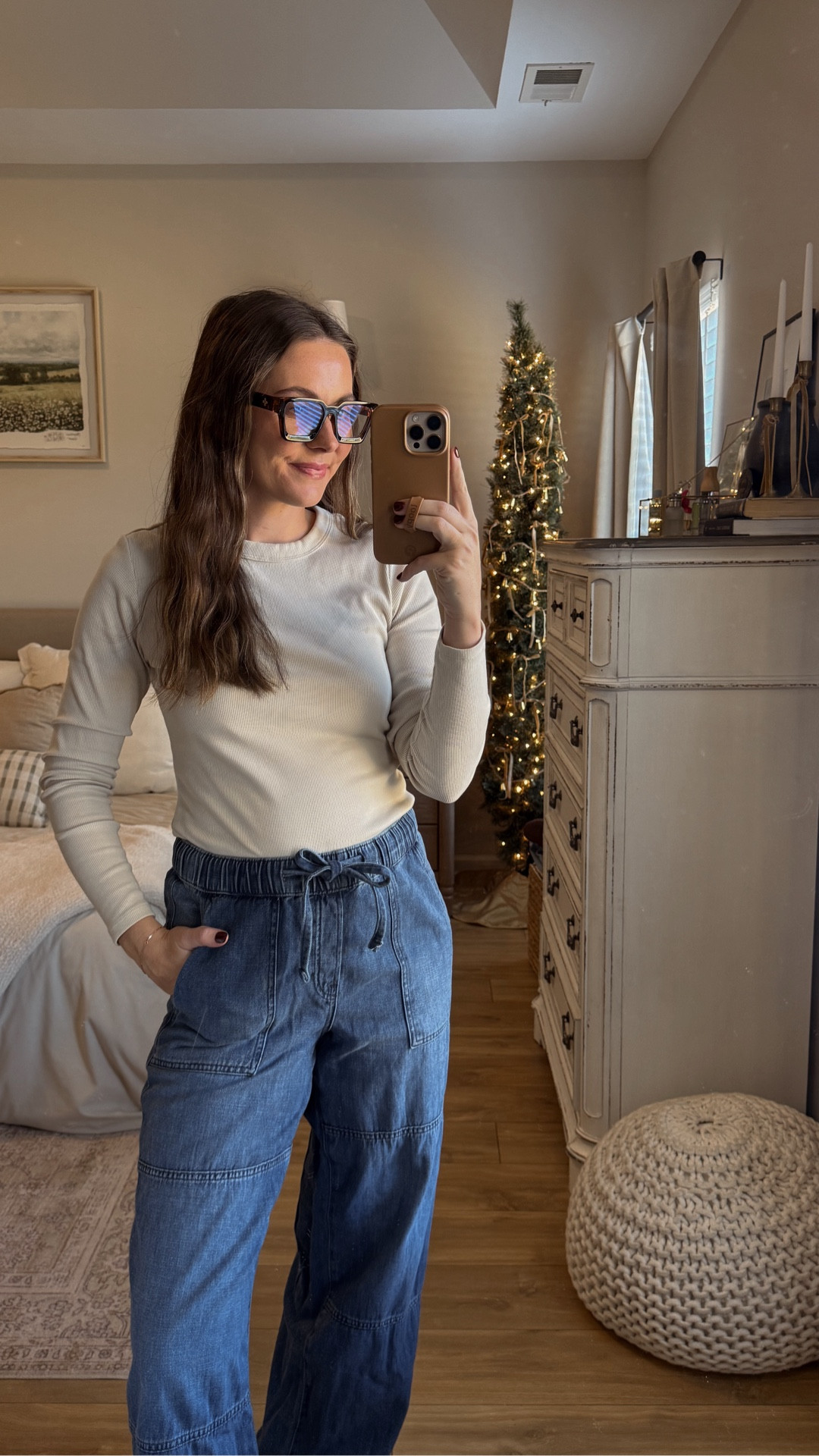 I now understand the hype of these jeans!! So good & perfect for a bump 🤰🏻🤍

Wearing a small in all denim 
Wearing a medium in sweat sets 

#LTKFindsUnder50 #LTKmomlife #LTKBump