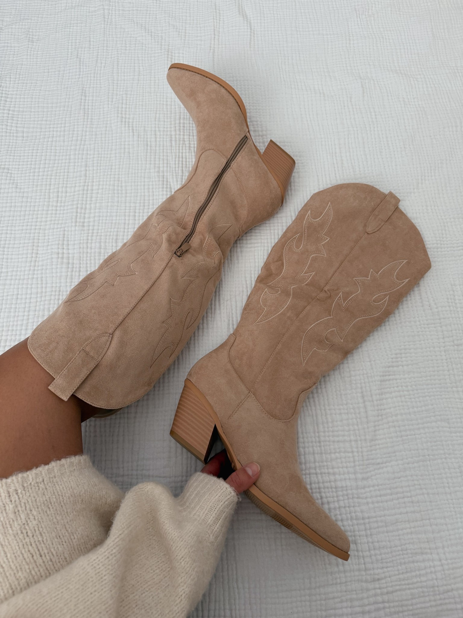 Amazon western boots run tts! 

Neutral boots
Cowboy boots
Western style 
Amazon finds 
Amazon boots


#LTKgrwm #LTKootd #LTKFestival