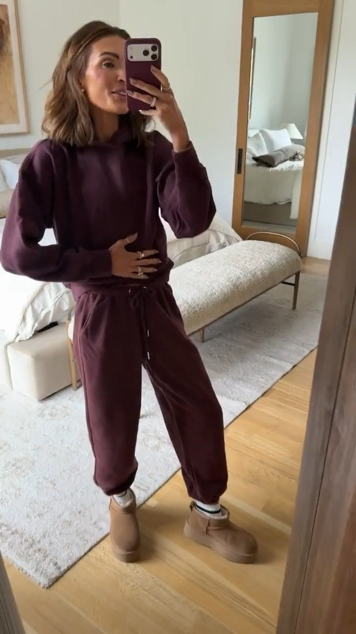 y’all, these sweats are the BEST! 🙌🏼 super soft material without being heavy/hot and they come in so many colors + styles! 💯 