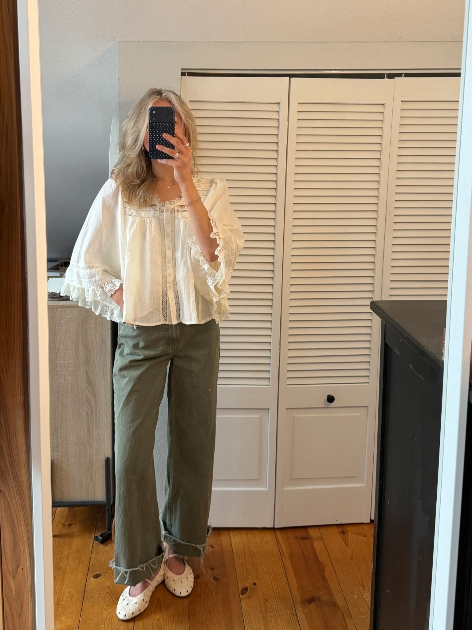 Xs top, 23 jeans (got in long & cut!) 

#LTKootd #LTKdayinmylife #LTKSaleAlert