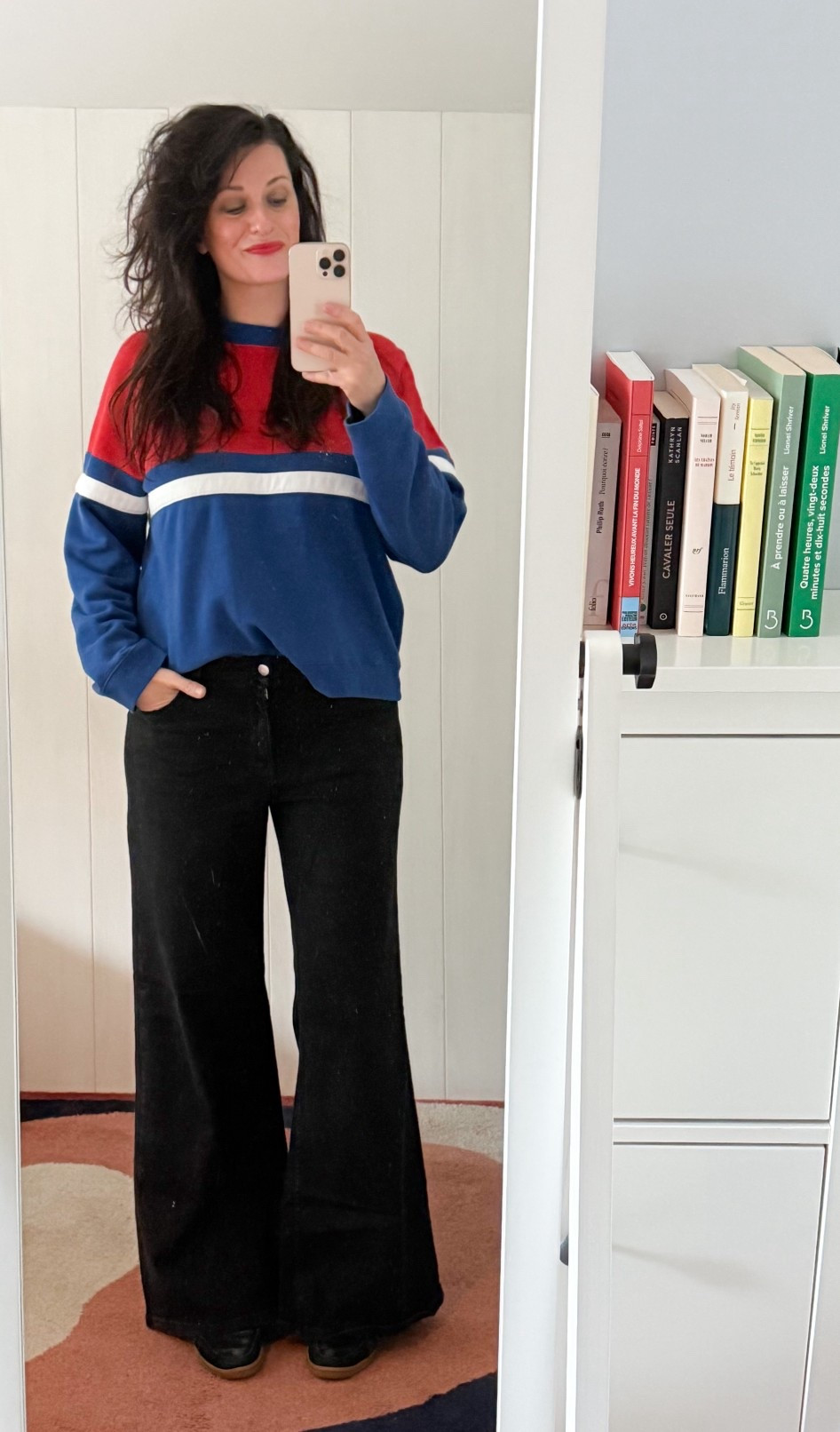 • sweat color block #sezane 
• jean #hm
• baskets en daim noir #sandro 
• baume coloré #labello + rouge « Allure » #chanel 

#LTKeurope #LTKspring #LTKfrance