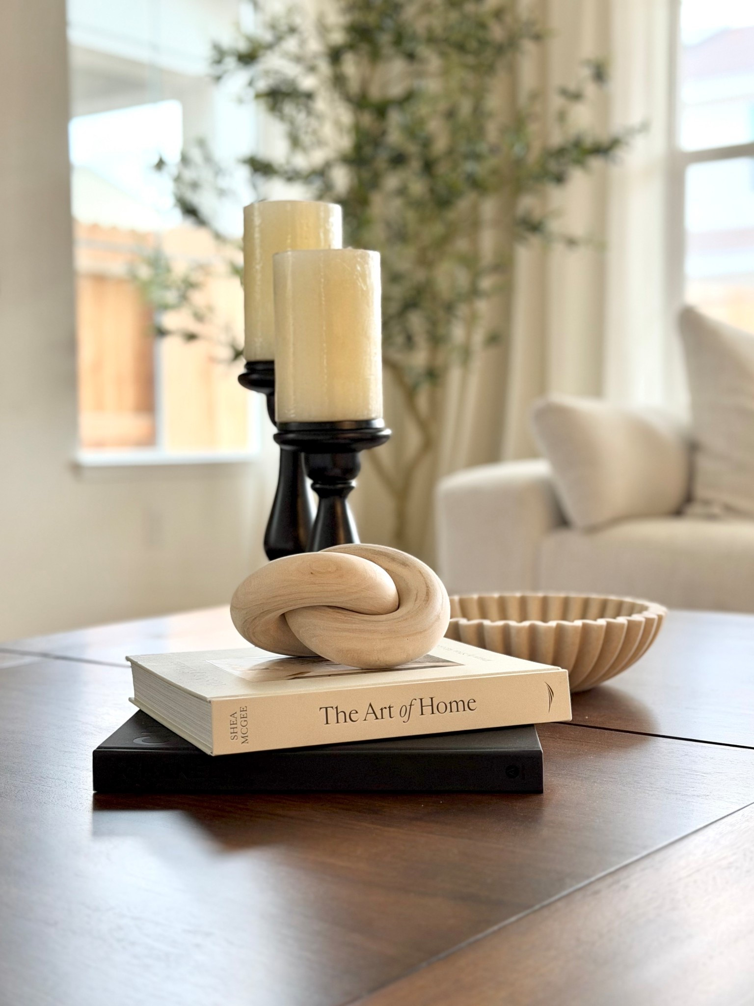 Coffee table decor

#LTKHome #LTKdayinmylife