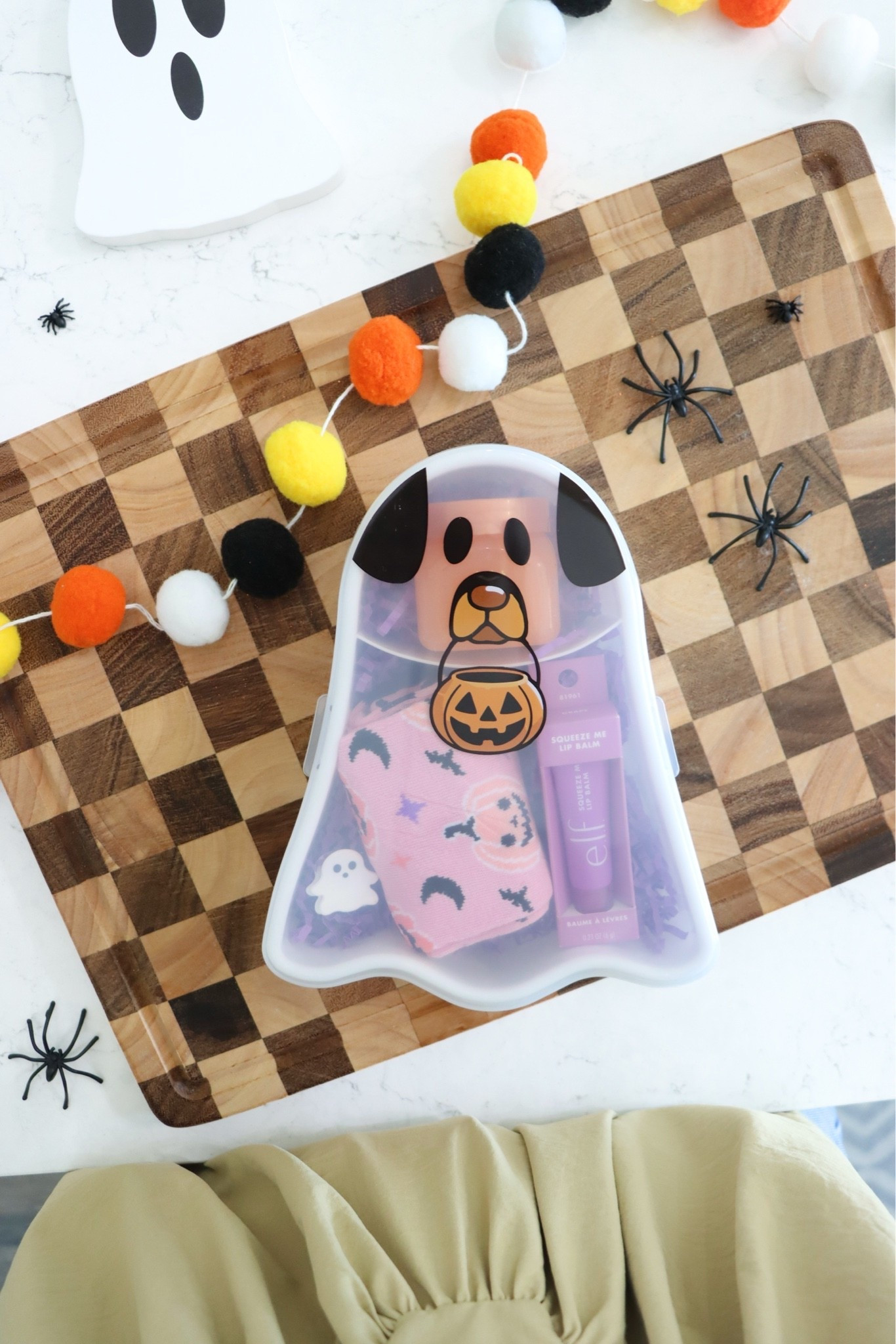 The cutest little Halloween snackle box gift 🎃👻🐶

This ghost puppy holding his pumpkin candy bucket was just too cute to pass up! Filled with little goodies for the perfect Halloween surprise. 🧡

SAVE this for a fun Halloween gift idea and comment SHOP for the links! ✨

#HalloweenGiftIdeas #HalloweenSnackleBox #HalloweenFinds #HalloweenGift #GiftIdeas