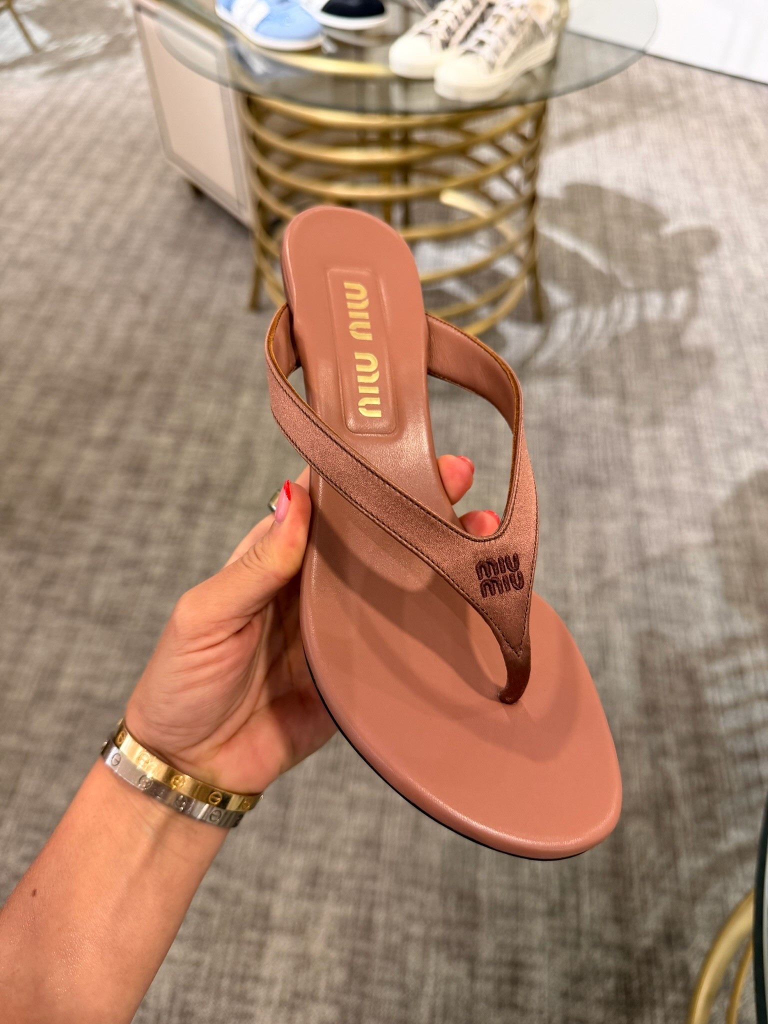 The most gorgeous Miu Miu flip flops for summer! 

Miu Miu Flip Flops, Designer Shoes, Luxury Sandals, Summer Shoes, Designer Sandals, Nordstrom Anniversary Sale

#LTKmomlife #LTKSeasonal #LTKWedding