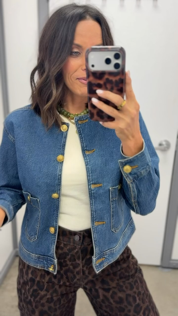 this jacket is giving designer 🤎✨ walmart really nailed this one!! the details make it look SO much more expensive than it is

#WalmartFinds #WalmartFashion #DesignerLookForLess #AffordableFashion #FallFashion #LTKFinds