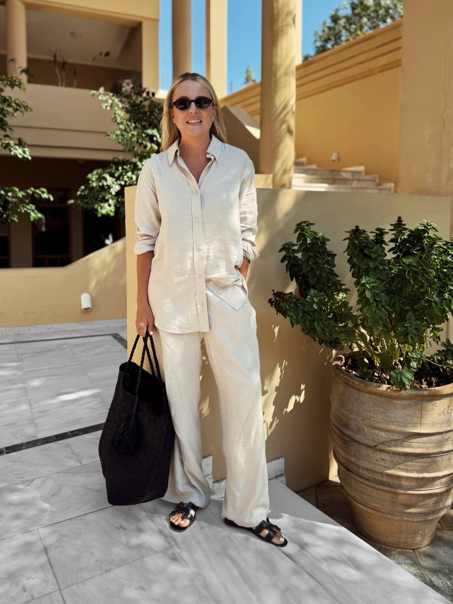 Quick picture I took of my airport outfit before leaving Crete. I wore the exact same traveling to Crete. For me a comfortable traveling outfit always involves long sleeves (I get super cold with air conditioner) and comfortable footwear. 
However this outfit also makes an amazing transitioning outfit for this month of September. What do you guys think? 

———————————————————

Hice unas fotos rápidos antes de salir para el aeropuerto en Creta. Lleve el mismo conjunto para la ida y vuelta. Para mí un conjunto de aeropuerto ideal siempre debe llevar prendas de manga y pierna larga, ya que soy muy friolera y los aires acondicionados no me sientan bien. 
Pero este conjunto no solo valdría para viajar en avión sino también es una excelente opción para pasar de verano a otoño, ideal para este mes de septiembre. Si tenéis un set en este estilo ahora es el momento de llevarlo. Que opináis?
.
.
.
.


#LTKtravel #LTKespana #LTKeurope