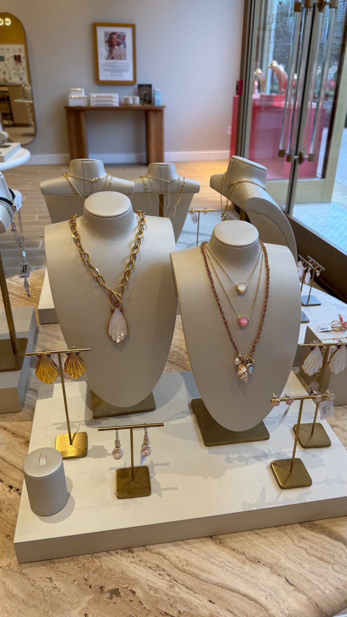 New Kendra Scott seashell necklace is stunning 

#LTKU #LTKgrwm #LTKValentine