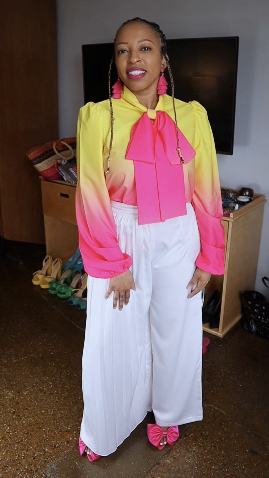 Ombre lantern sleeve top paired with wide leg loose fit and folded pleats pants


#LTKWorkwear #LTKShoeCrush #LTKStyleTip