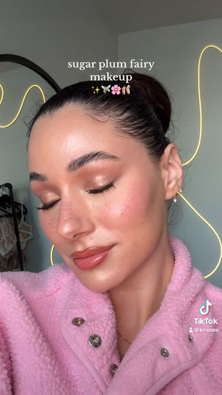 Sugar plum fairy makeup products list: 
Cold girl makeup / winter makeup / brown eyes 

Concealer: shade sepia
Foundation: shade 2.5
Liner: Cork
Blush Duo: Mix 2.5 and 3 
Bronzer Duo: shade 2.5


#LTKstyletip #LTKHoliday #LTKbeauty