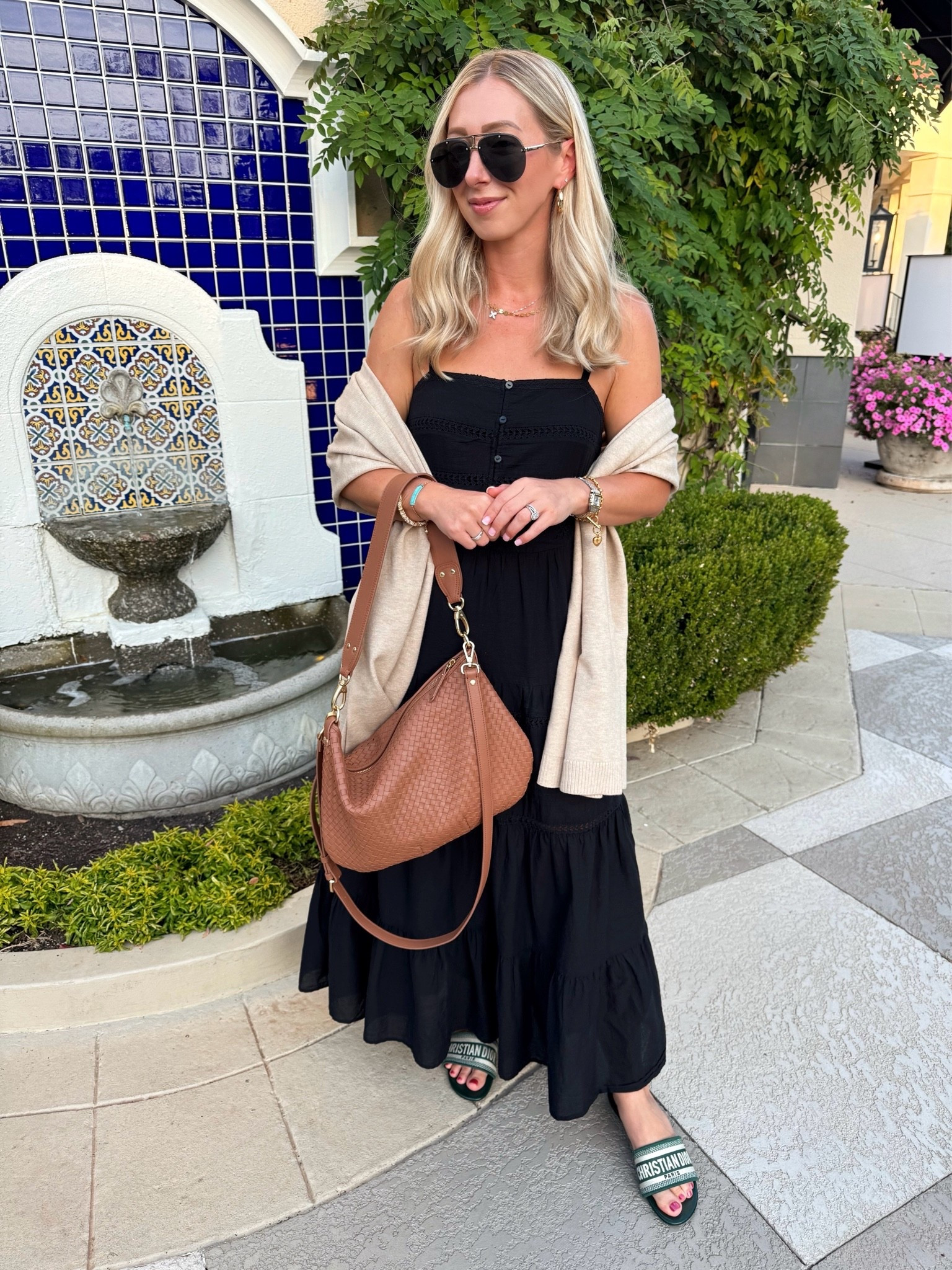 Dinner with friends last night at our favorite restaurant! I got this pashmina last year to bring with me to restaurants and on flights since I’m always cold! 💁🏼‍♀️ It’s SO SOFT and around $30! Paired with my absolute favorite bag I can’t stop wearing! 🫶🏻 Shop everything via the 🔗 in my bio!

Quince, date night, fall fashion

#LTKootd #LTKgrwm #LTKdayinmylife