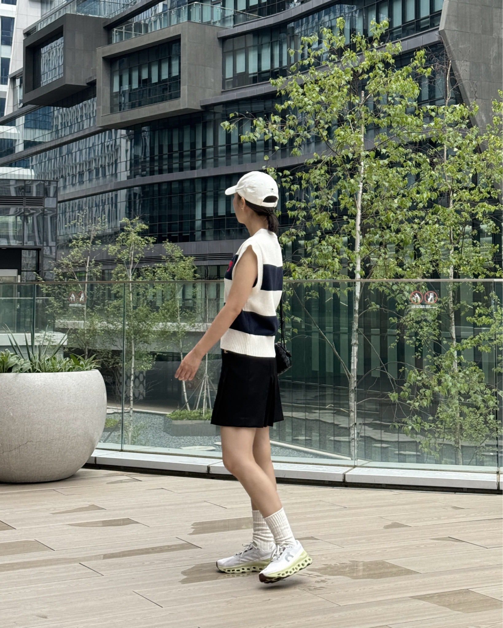 하루 종일 걸어도 피로하지 않을 것 같은 에센셜 스니커즈 🥰


#LTKshoes #LTKkorea #LTKsummer