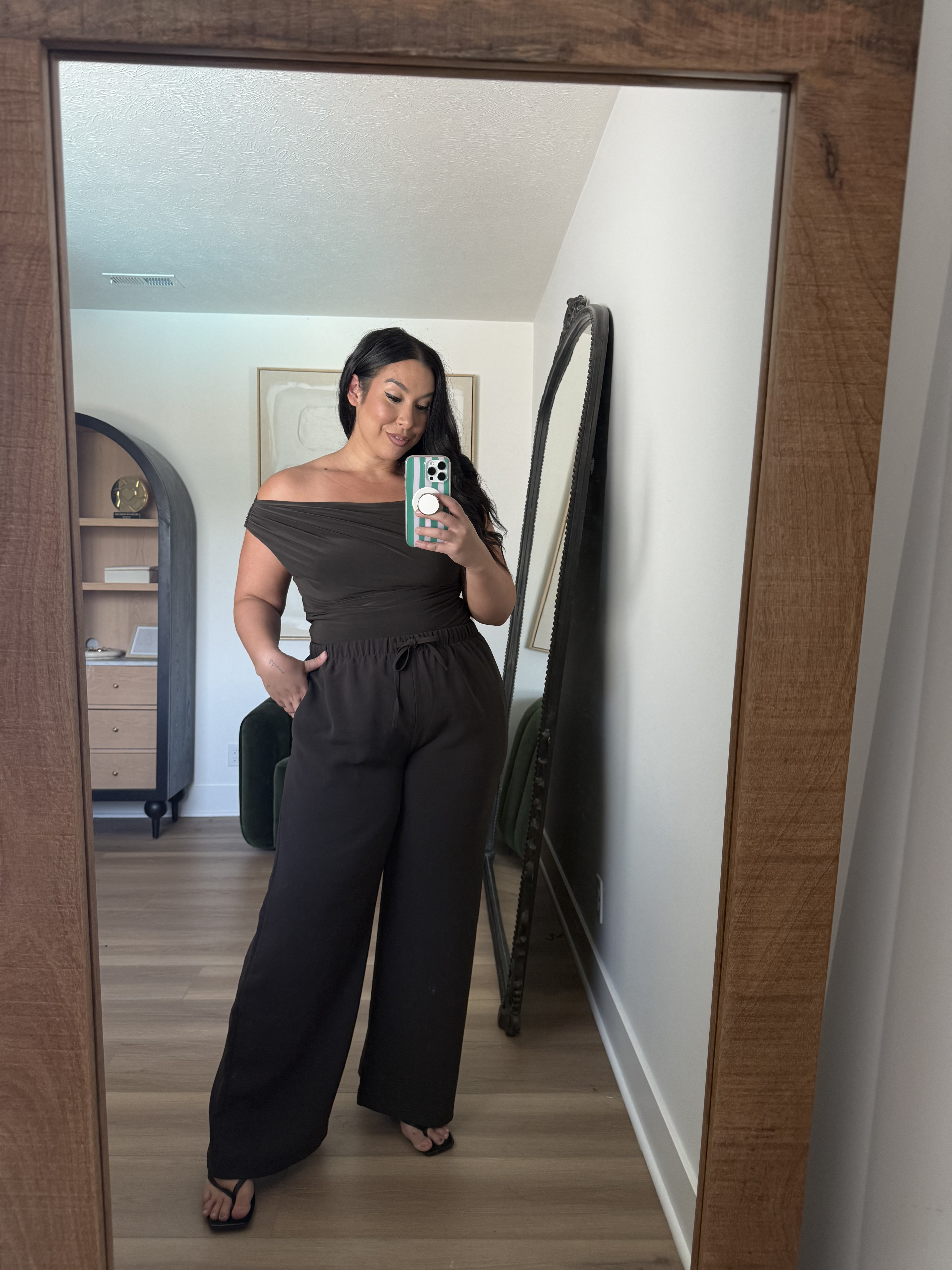 Love an off the shoulder moment, the stretch is so good! Tops: XL & 14 Bottoms: XL

aritzia, aritzia lodge pants, aritzia workwear, aritzia favorites, artizia off the shoulder top 

 #LTKSeasonal #LTKMidsize