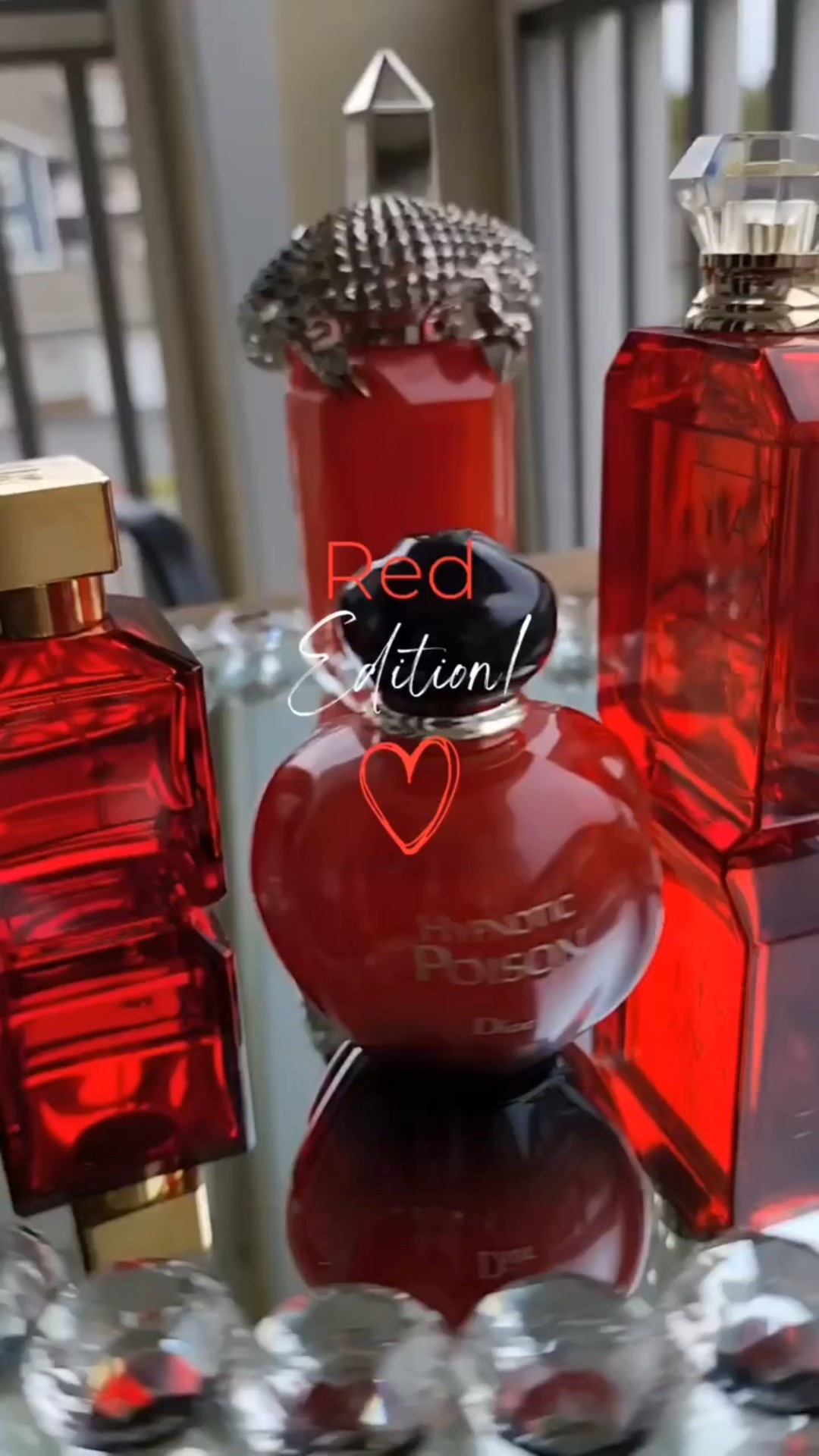 ❤️❤️what’s on my weekly perfume tray! 

#scent
#perfumecollection 

#perfumelover
#perfumery 

#perfumista 

#nicheperfume 

#designerperfume 

#luxuryperfume 

#eaudetoilette 

#eaudeparfum 

#eaudecologne 

#perfumebottle 

#perfumecommunity 

#nichecommunity 

#perfumery  #redlovers #redlove #redfavoritecolor #red #redhot
