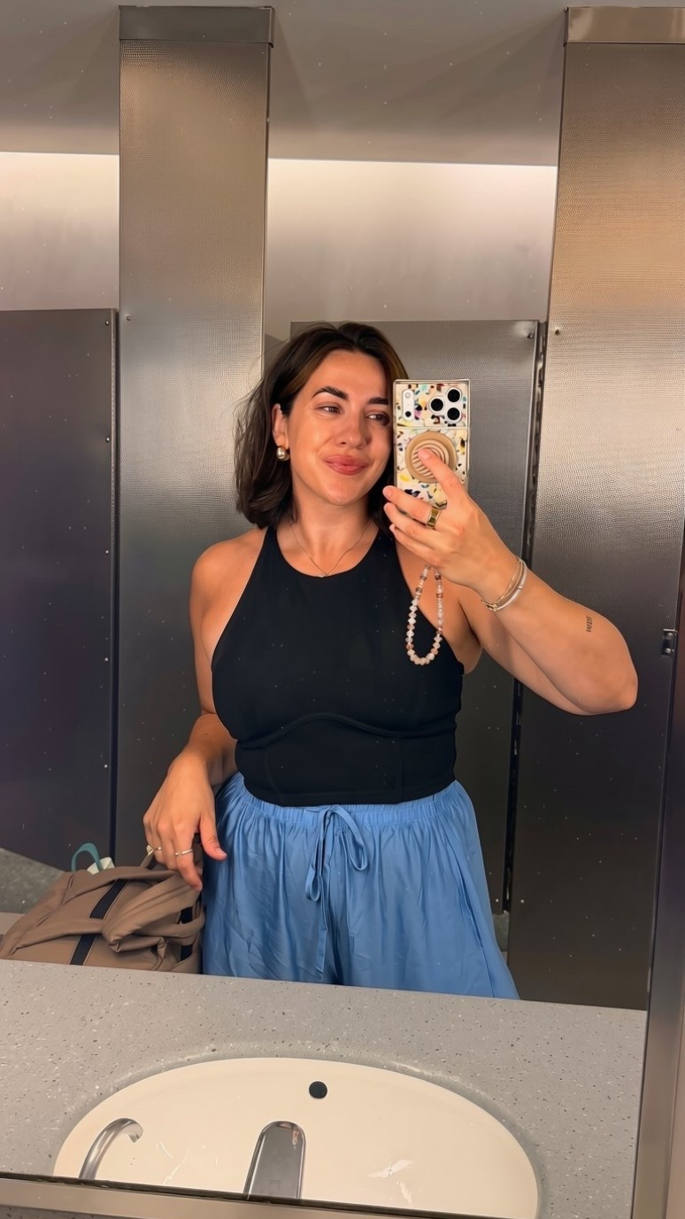 Airport outfit OOTD, this tank is incredible I love everything from this brand!! Size L

#LTKMidsize #LTKSeasonal #LTKTravel