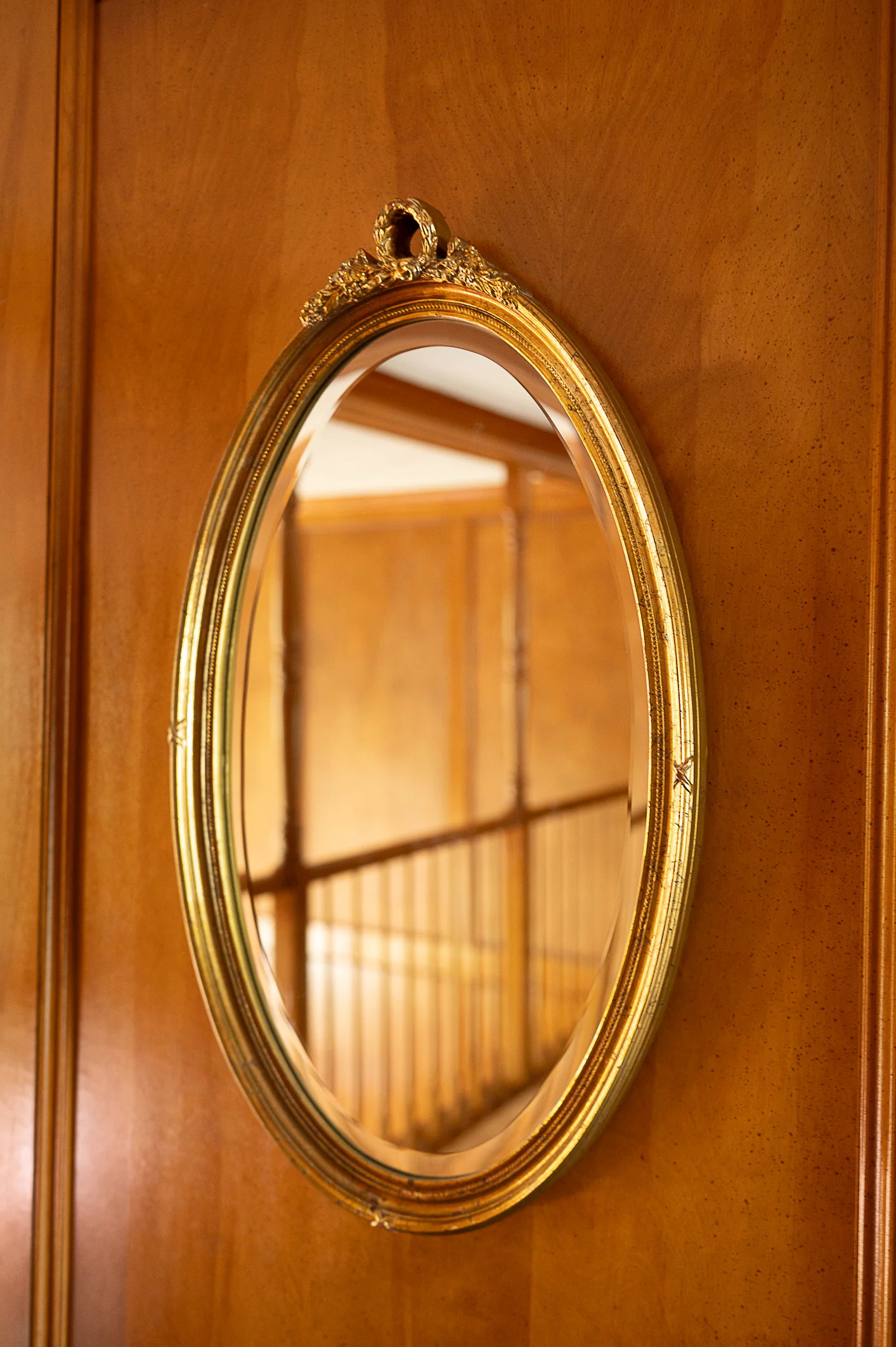 Vintage Oval Shaped Mirror | Sweenshots Studios