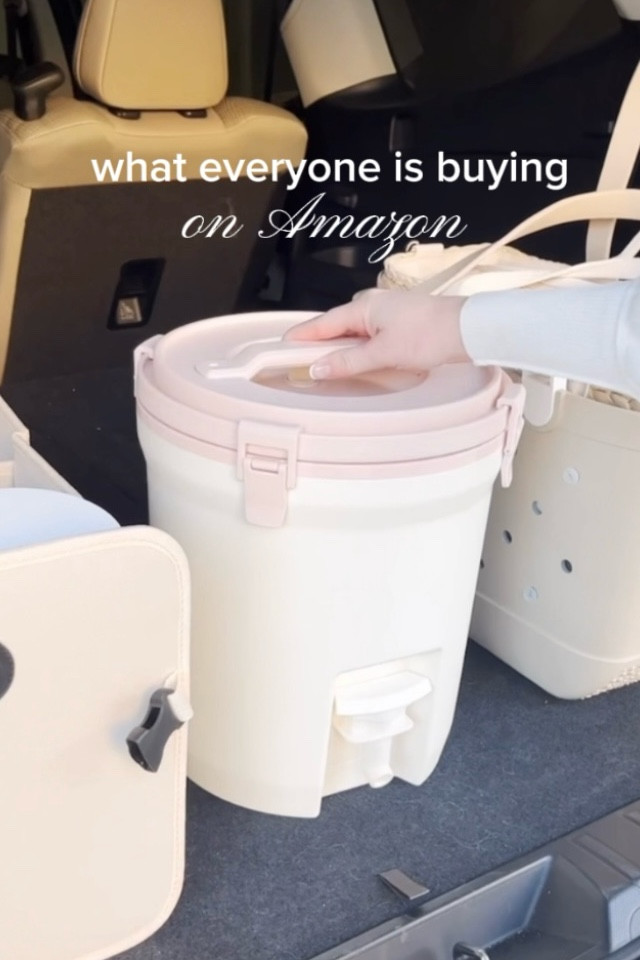 What everyone is buying from Amazon this week📦🤍👏🏻 

Tap to shop!! 

#LTKFindsUnder100 #LTKSaleAlert #LTKFindsUnder50