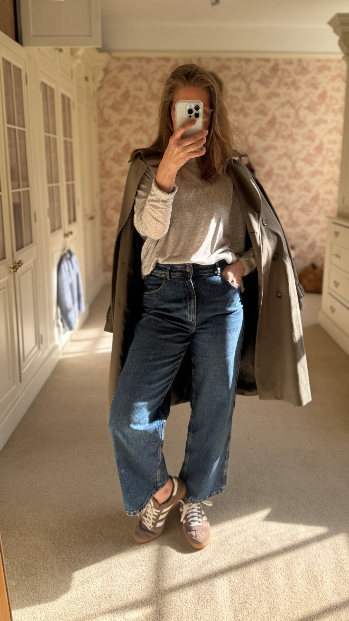 Today’s outfit cropped jeans, adidas trainers and trench coat 

#LTKuk #LTKshoes