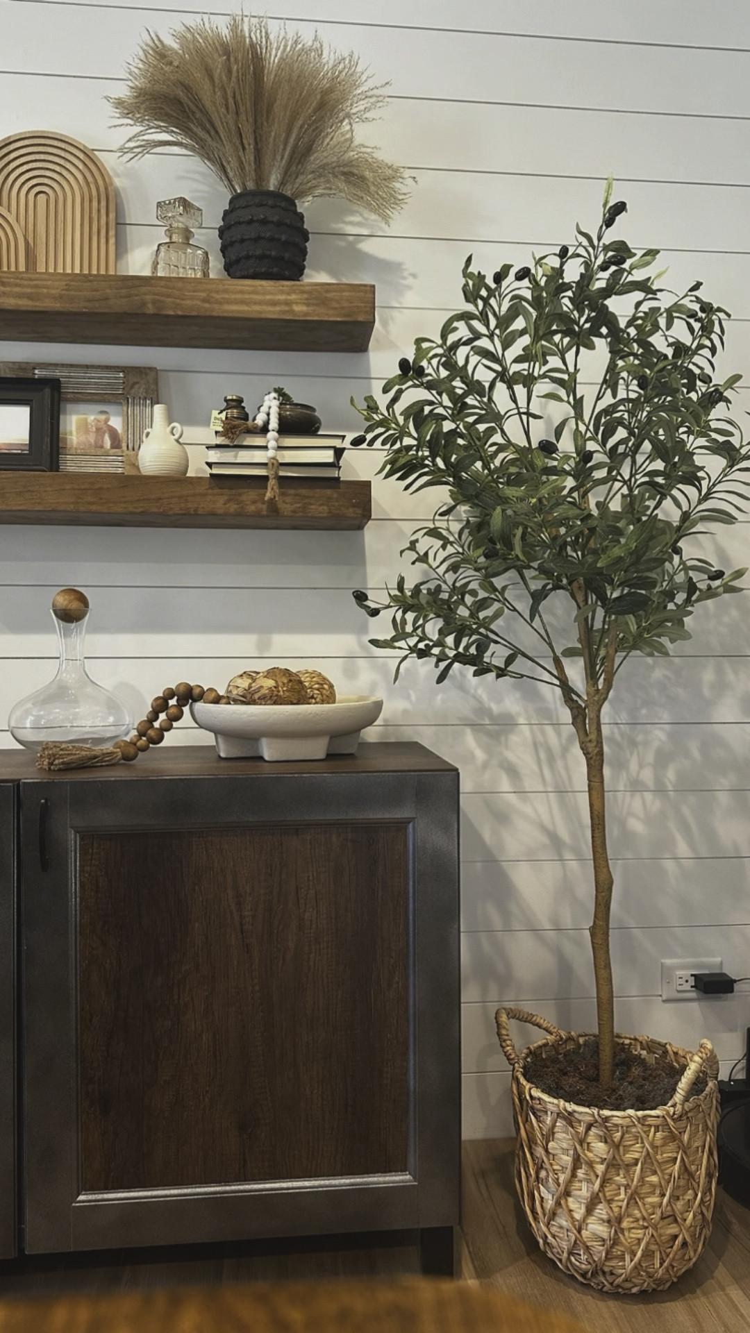 Dining Room styling is just about complete ❤️

#homedecor #diningroom #diningroomdecor #homedecoration 

#LTKHome