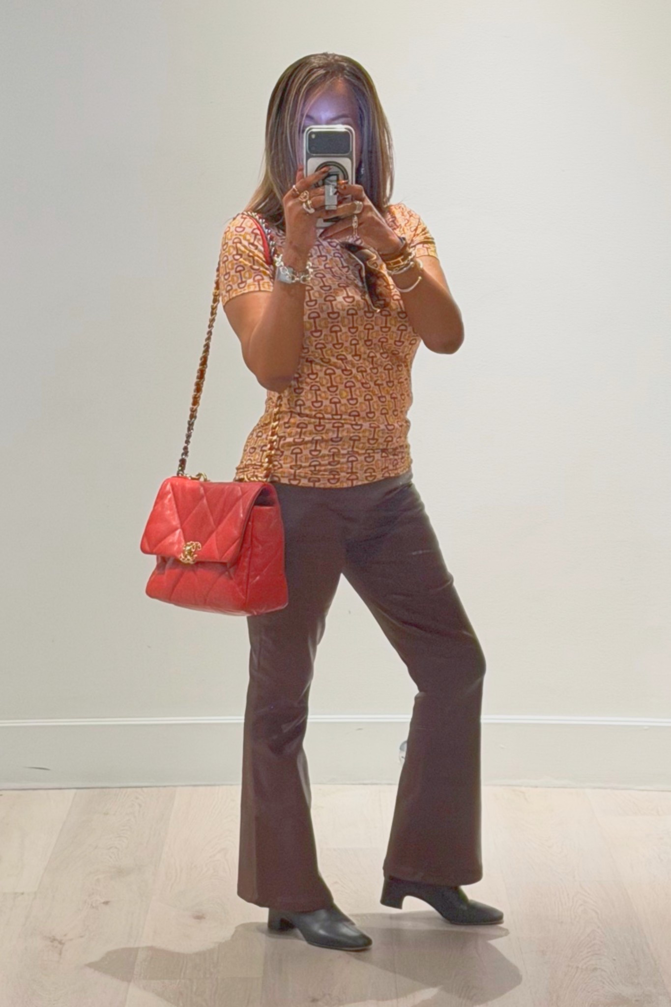 Casual upscale that I’m obsessing over. When I’m not in denim, give me something that says ‘brunch, lunch or a stroll through the mall.’ Elevated with Chanel and Hermes. 

Too soon to buy? Love ‘❤️’ this post in my shop to get a price drop notification. 

🔗https://bit.ly/RBHOUSEWIFE
RealBoringHousewife on the LTK App


@lagence

#LTKootd #LTKgrwm #LTKOver40